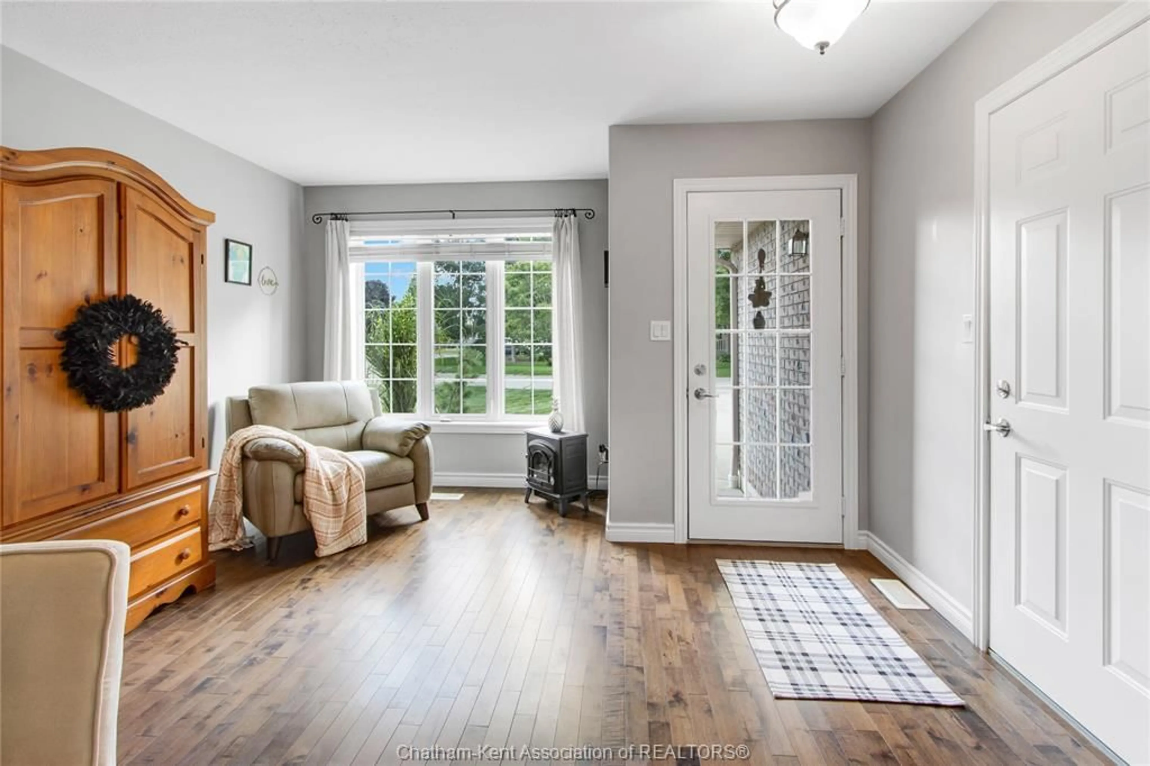 Indoor entryway for 83 GREENFIELD Lane, Chatham Ontario N7L 5N4