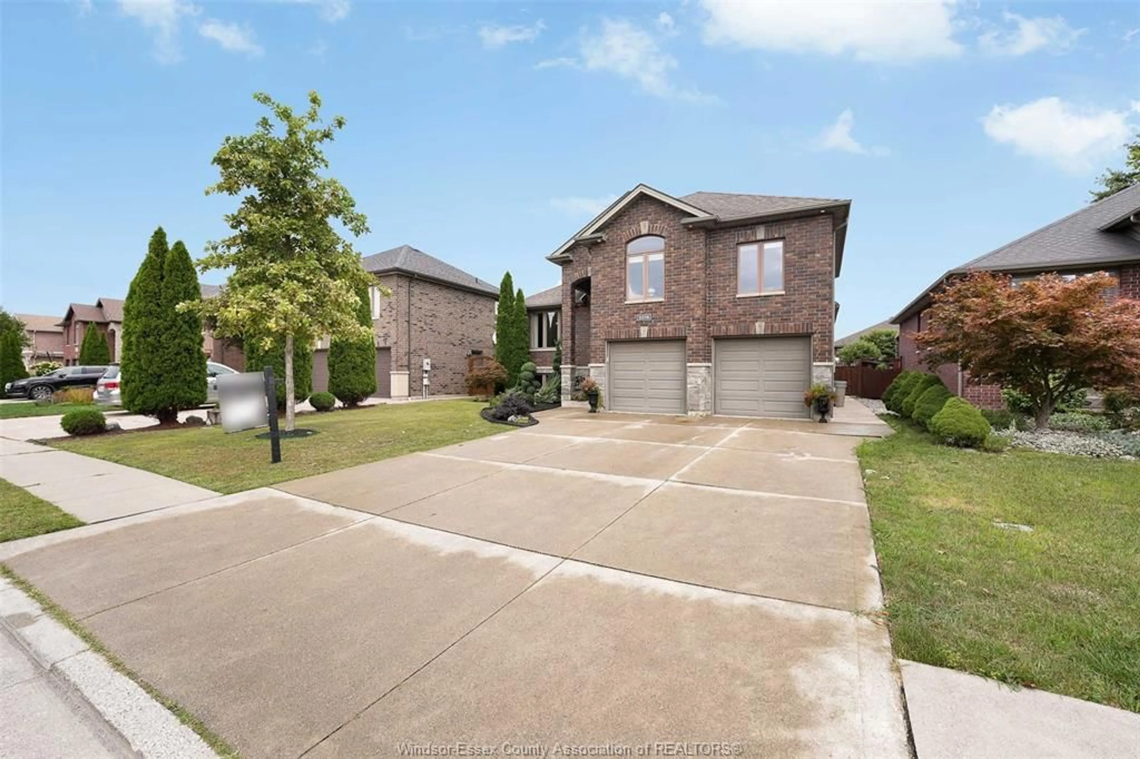 A pic from outside/outdoor area/front of a property/back of a property/a pic from drone, street for 2276 Askin, Windsor Ontario N9B 3Y4