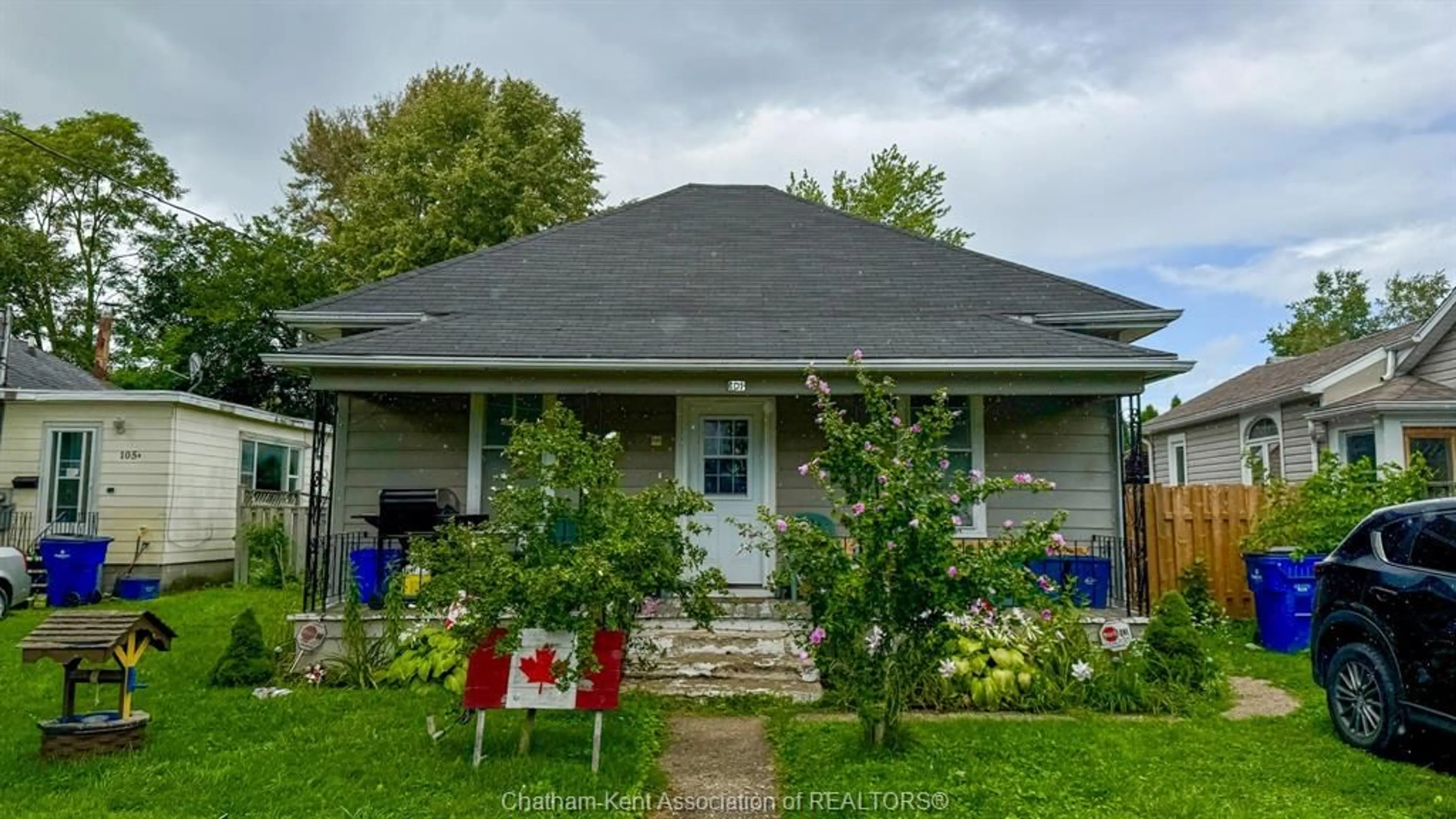 A pic from outside/outdoor area/front of a property/back of a property/a pic from drone, street for 101 Lorne Ave, Chatham Ontario N7M 1S2