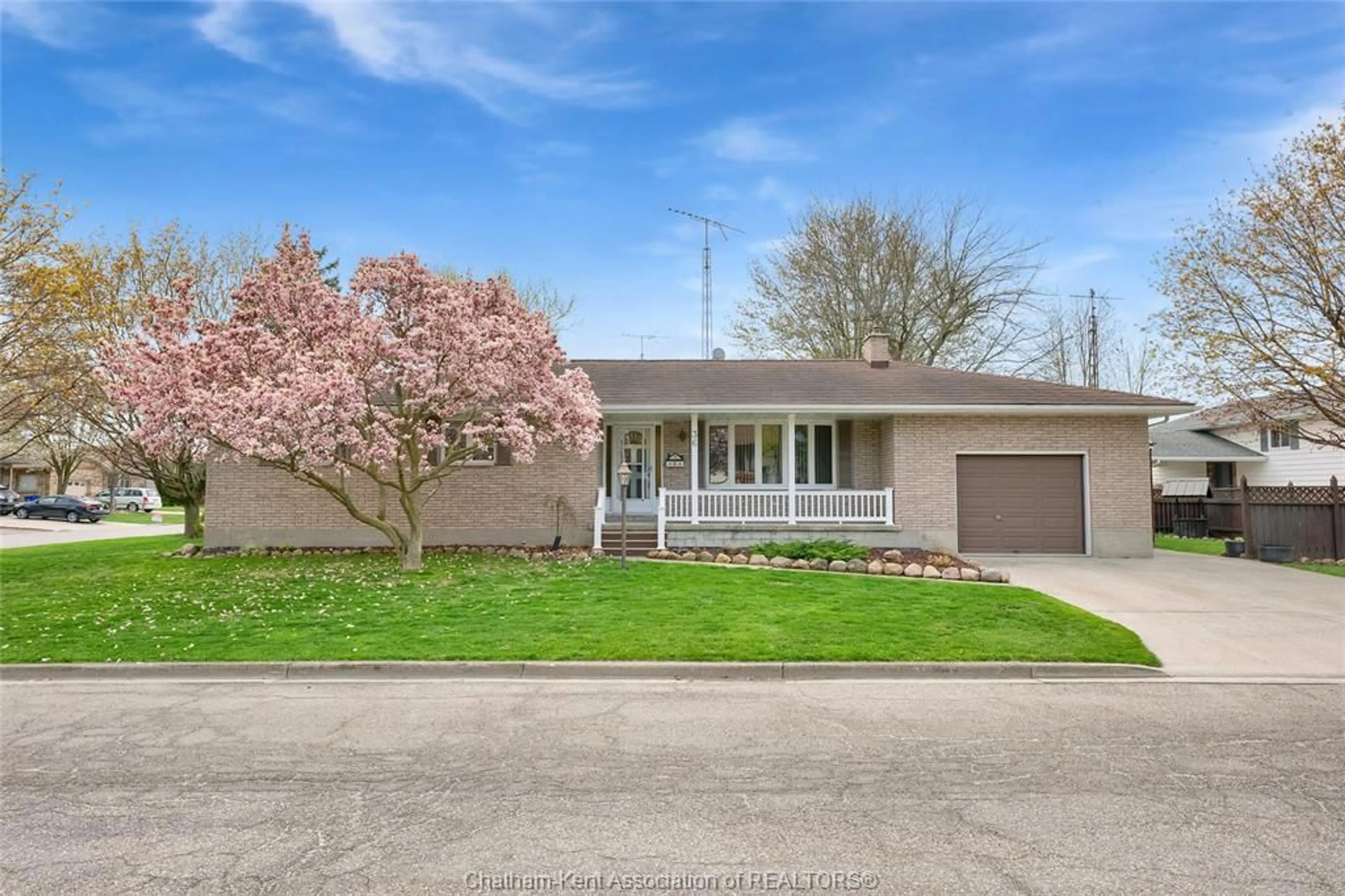 Home with vinyl exterior material, street for 36 BRIDLE PATH Rd, Wallaceburg Ontario N8A 5A9
