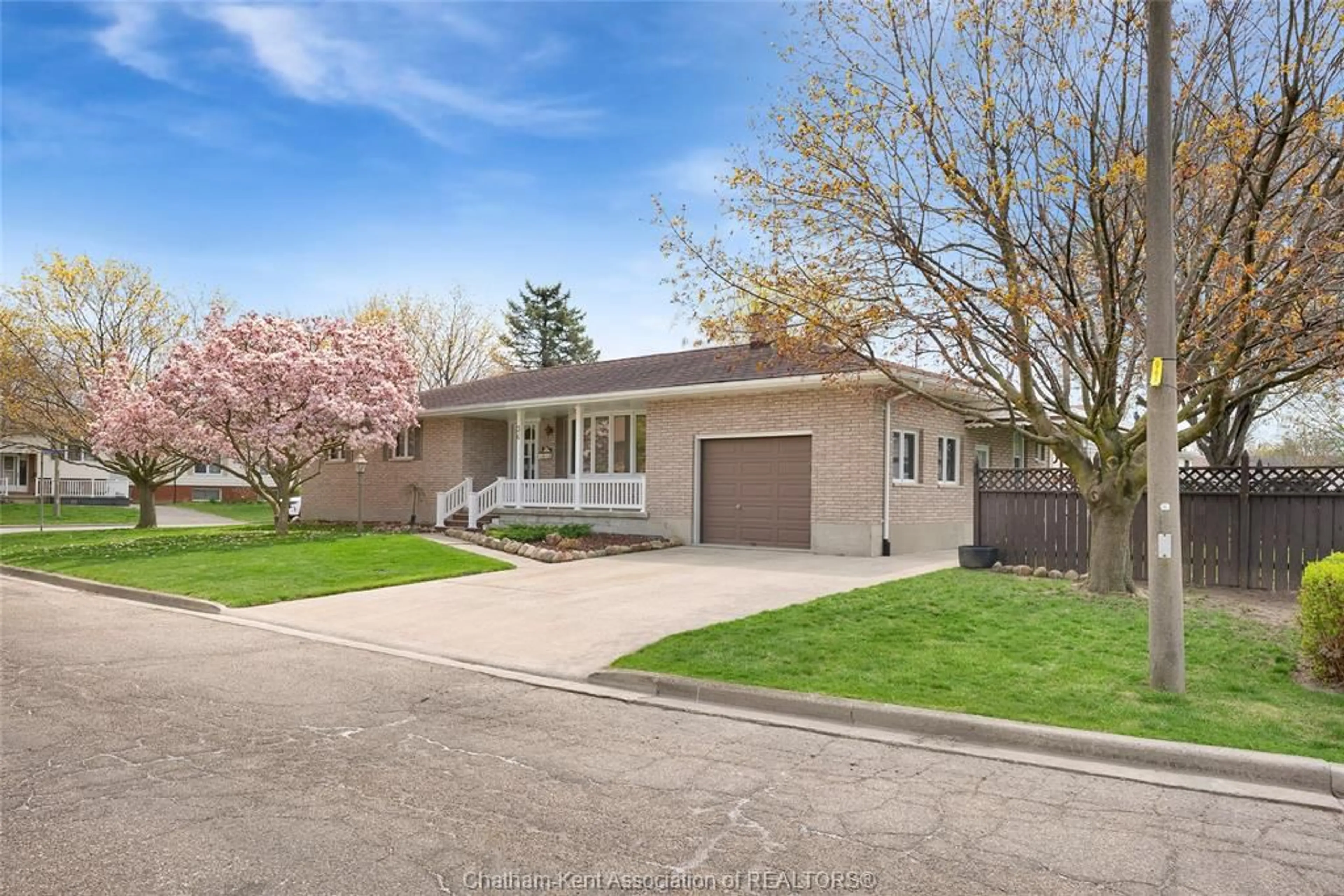 Home with vinyl exterior material, street for 36 BRIDLE PATH Rd, Wallaceburg Ontario N8A 5A9