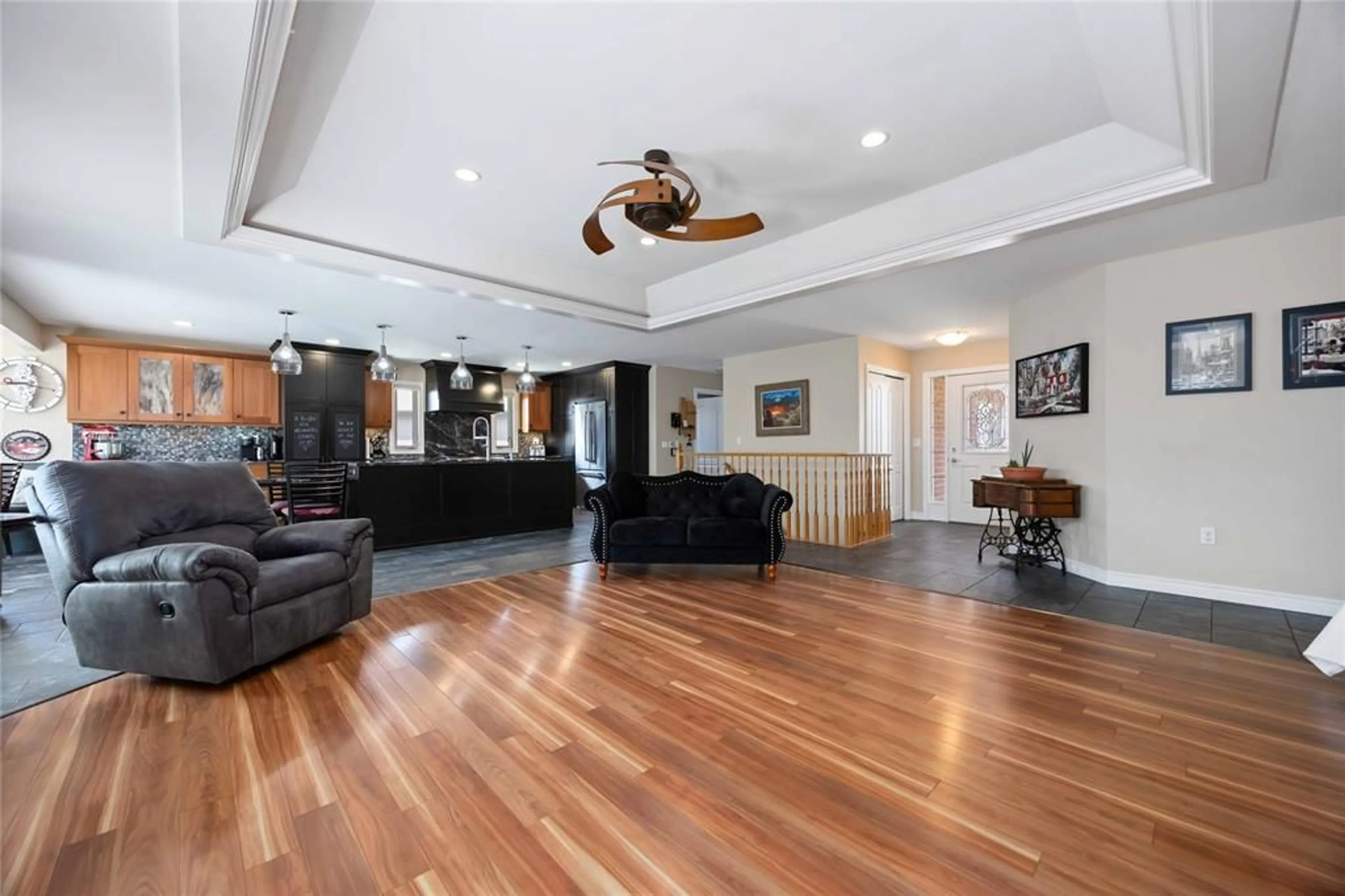 Indoor foyer for 257 Jockey Crt, St Clair Ontario N0N 1G0