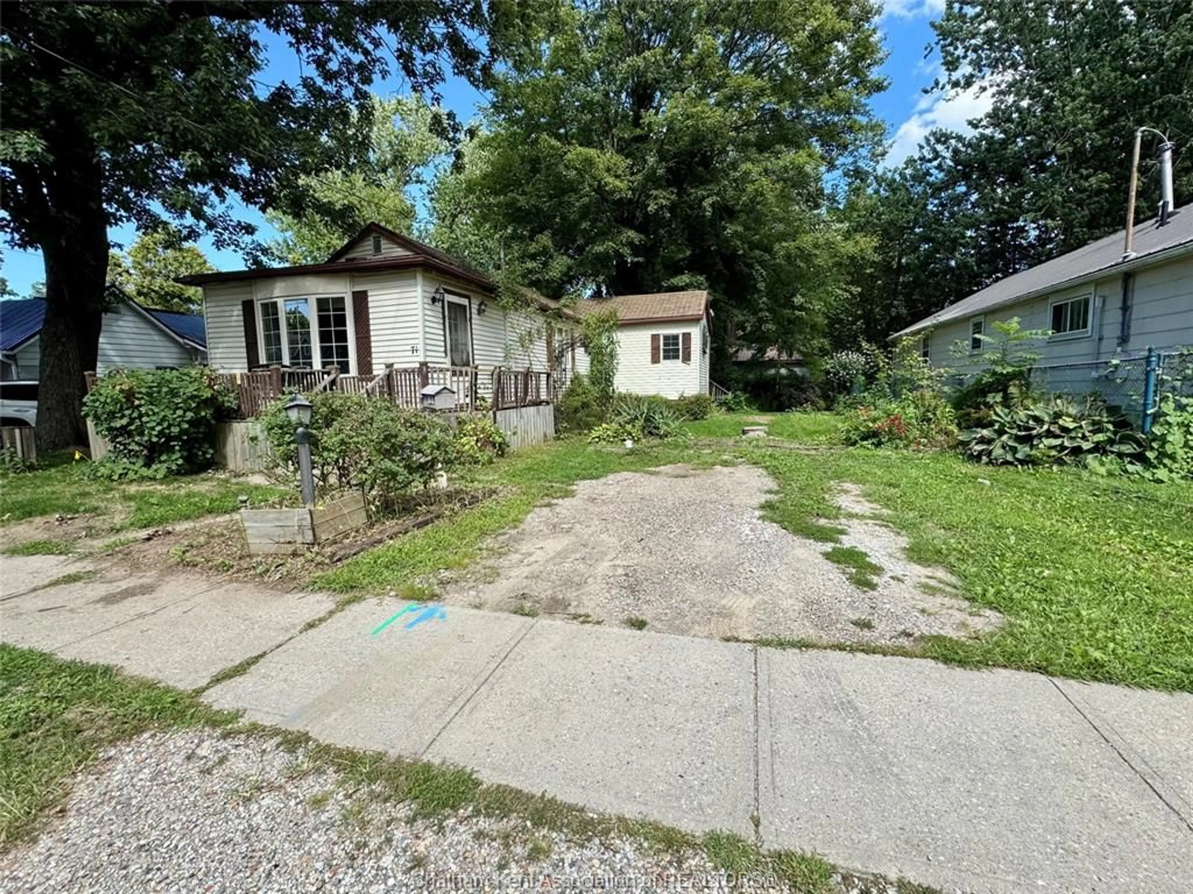 A pic from outside/outdoor area/front of a property/back of a property/a pic from drone, street for 71 Princess St, Chatham Ontario N7M 4M8