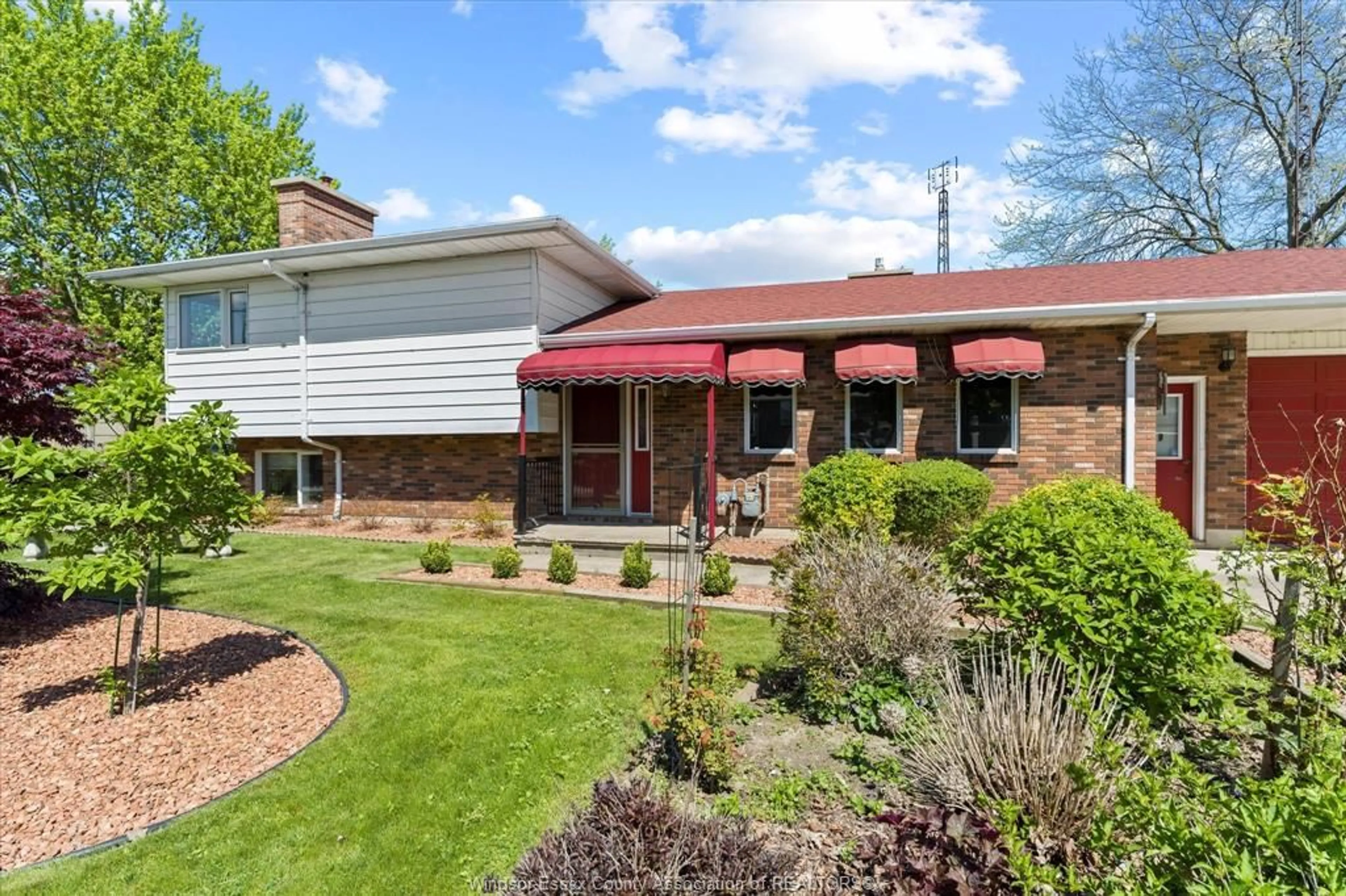 Home with brick exterior material, street for 444 Oak St, Leamington Ontario N8H 3V7