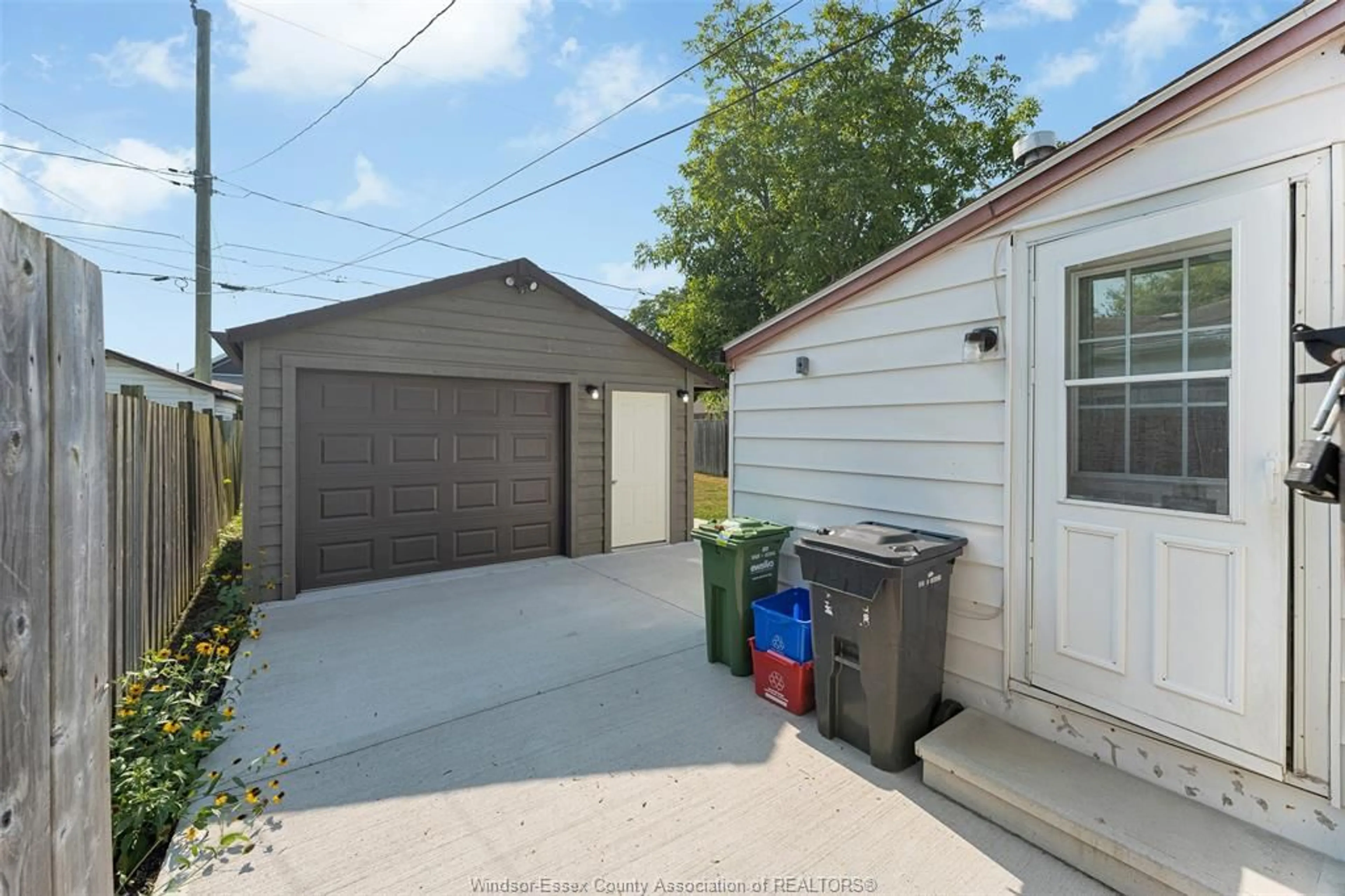 Shed for 1761 CADILLAC St, Windsor Ontario N8Y 2V7
