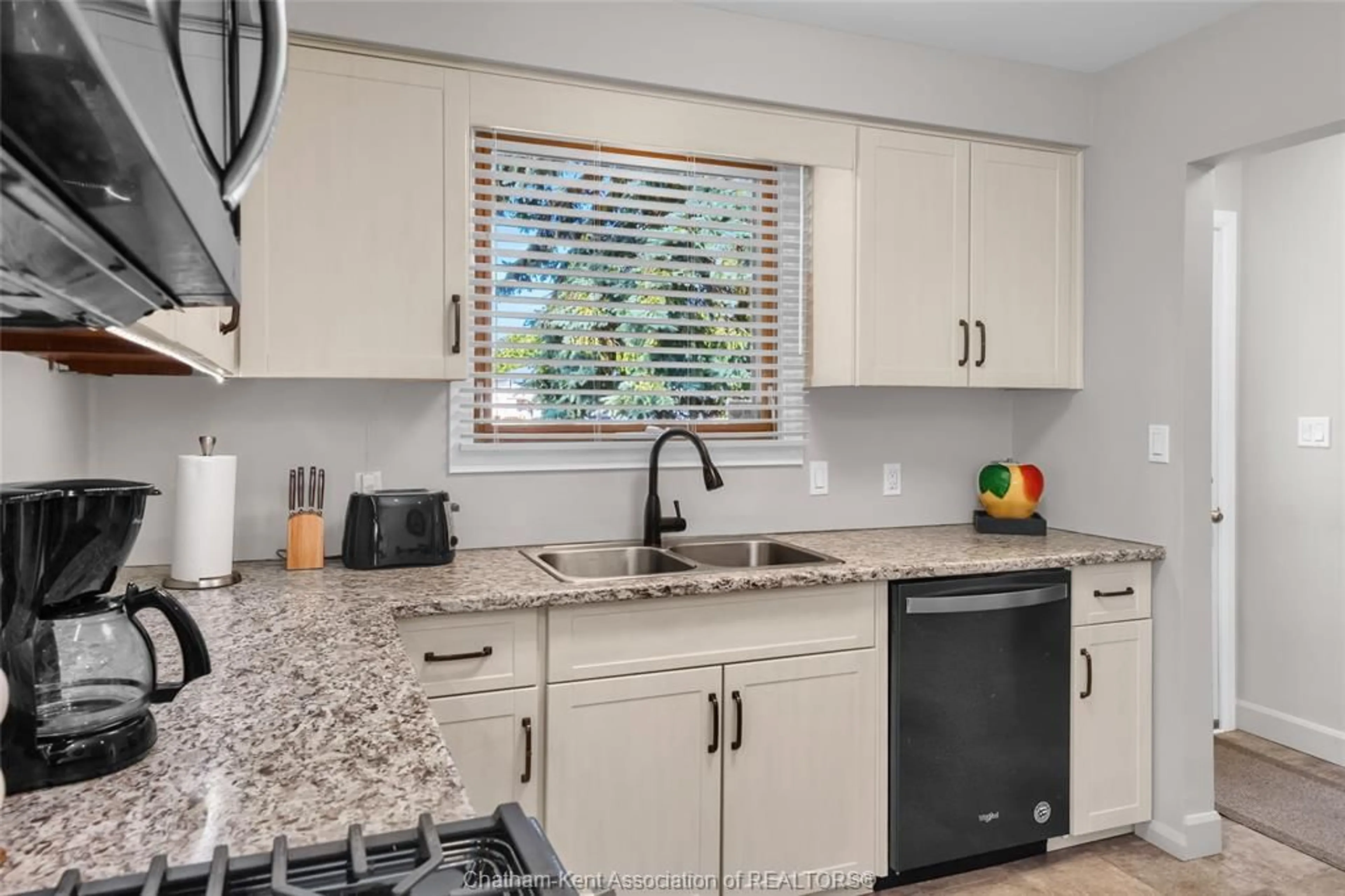 Standard kitchen, ceramic/tile floor for 85 Marion Ave, Chatham Ontario N7M 5N7
