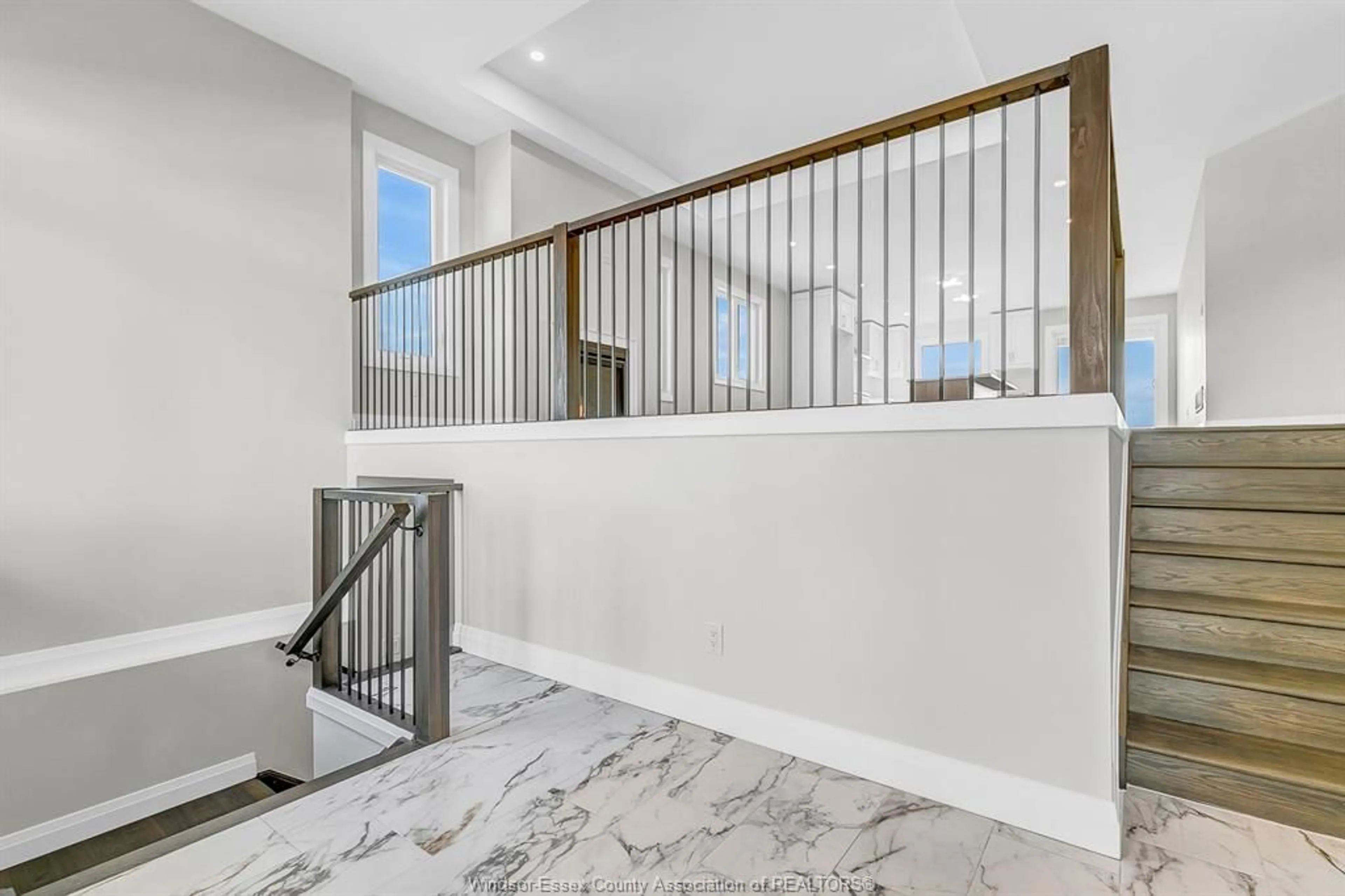 Stairs for 123 KINGSBRIDGE Dr, Amherstburg Ontario N9V 0G8