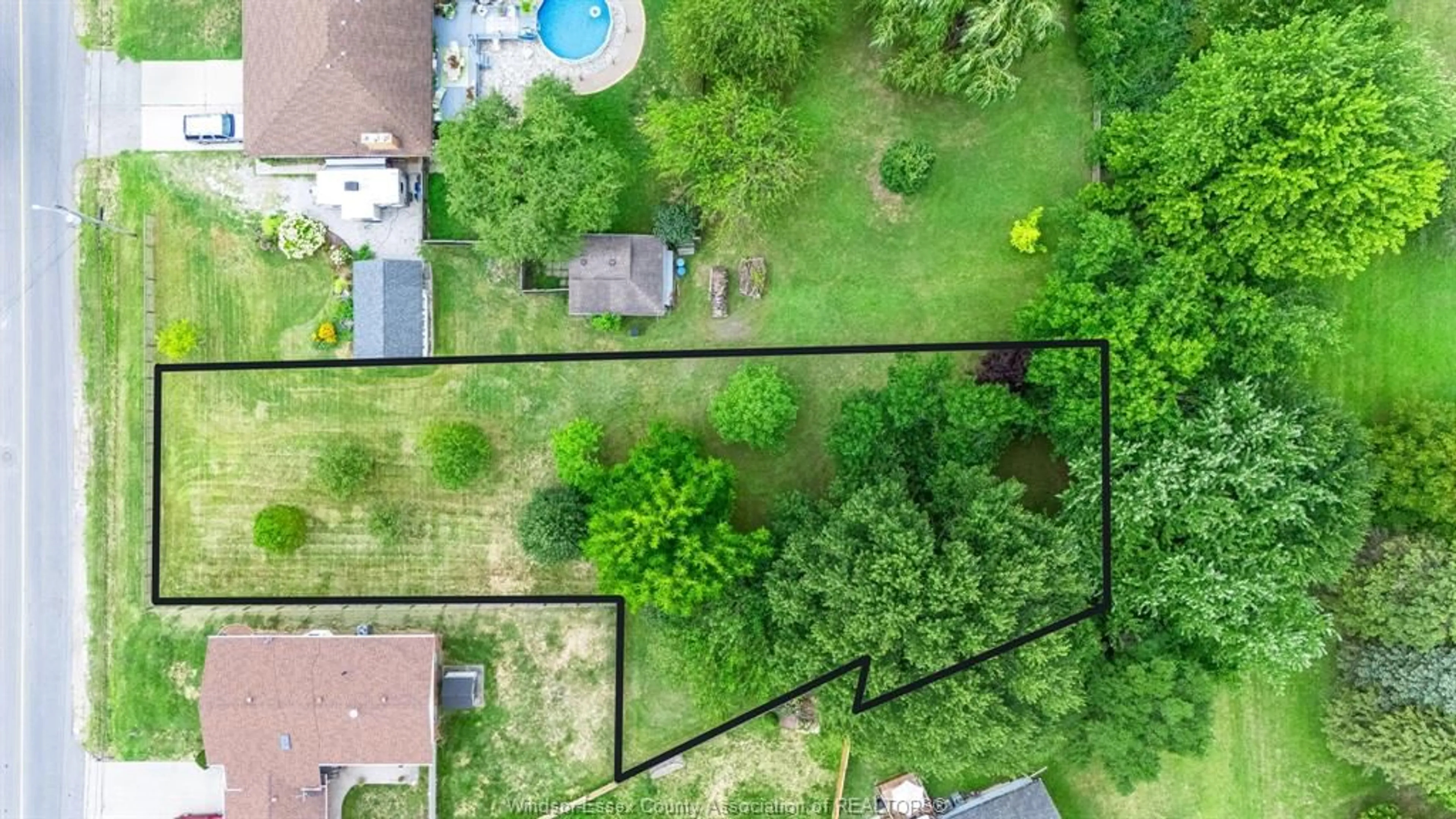 A pic from outside/outdoor area/front of a property/back of a property/a pic from drone, forest/trees view for V/L Bouffard, LaSalle Ontario N9J 1H2