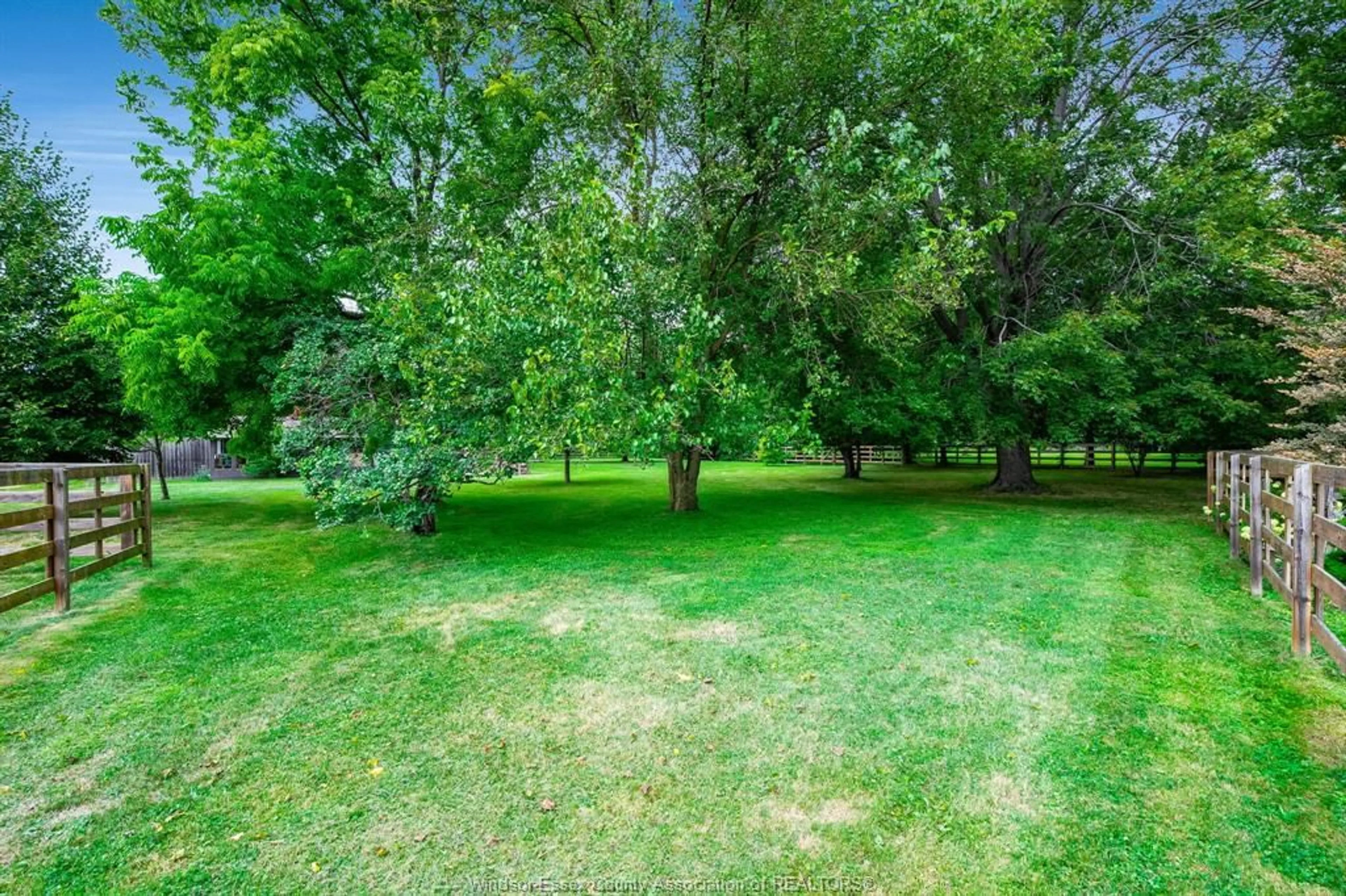 A pic from outside/outdoor area/front of a property/back of a property/a pic from drone, forest/trees view for V/L Bouffard, LaSalle Ontario N9J 1H2