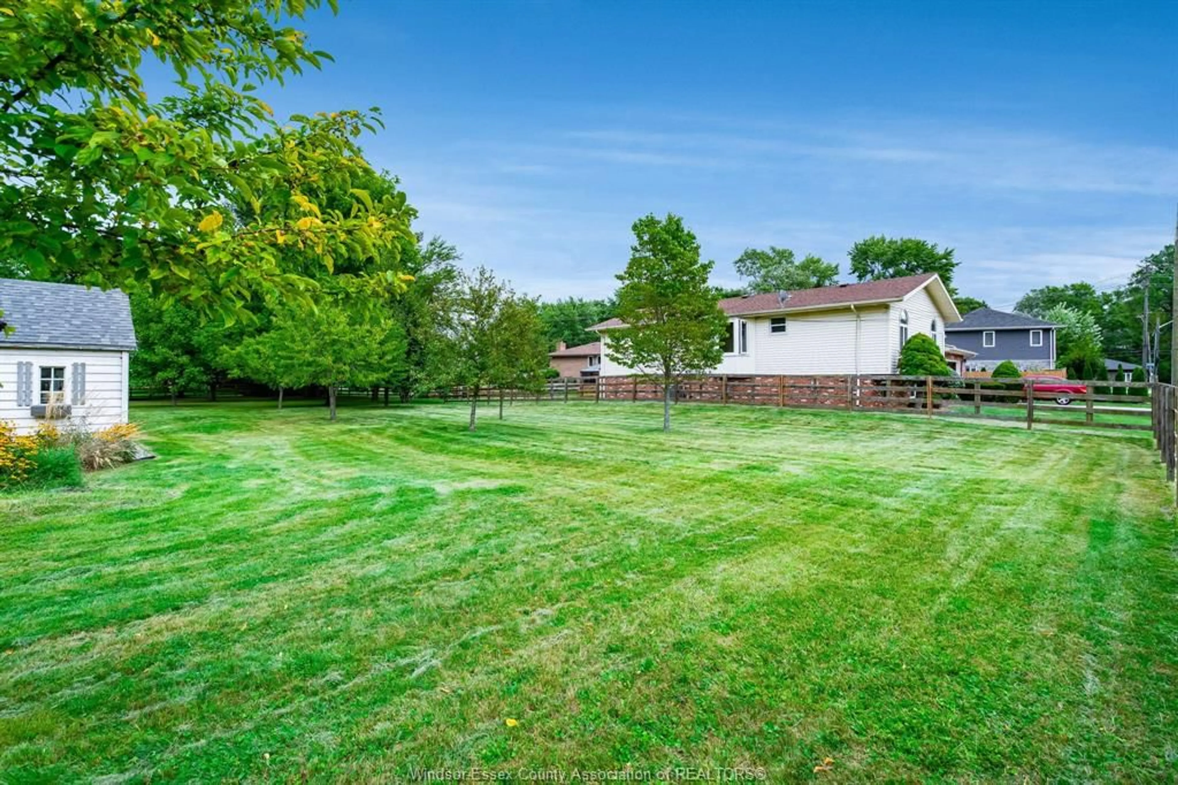 A pic from outside/outdoor area/front of a property/back of a property/a pic from drone, unknown for V/L Bouffard, LaSalle Ontario N9J 1H2