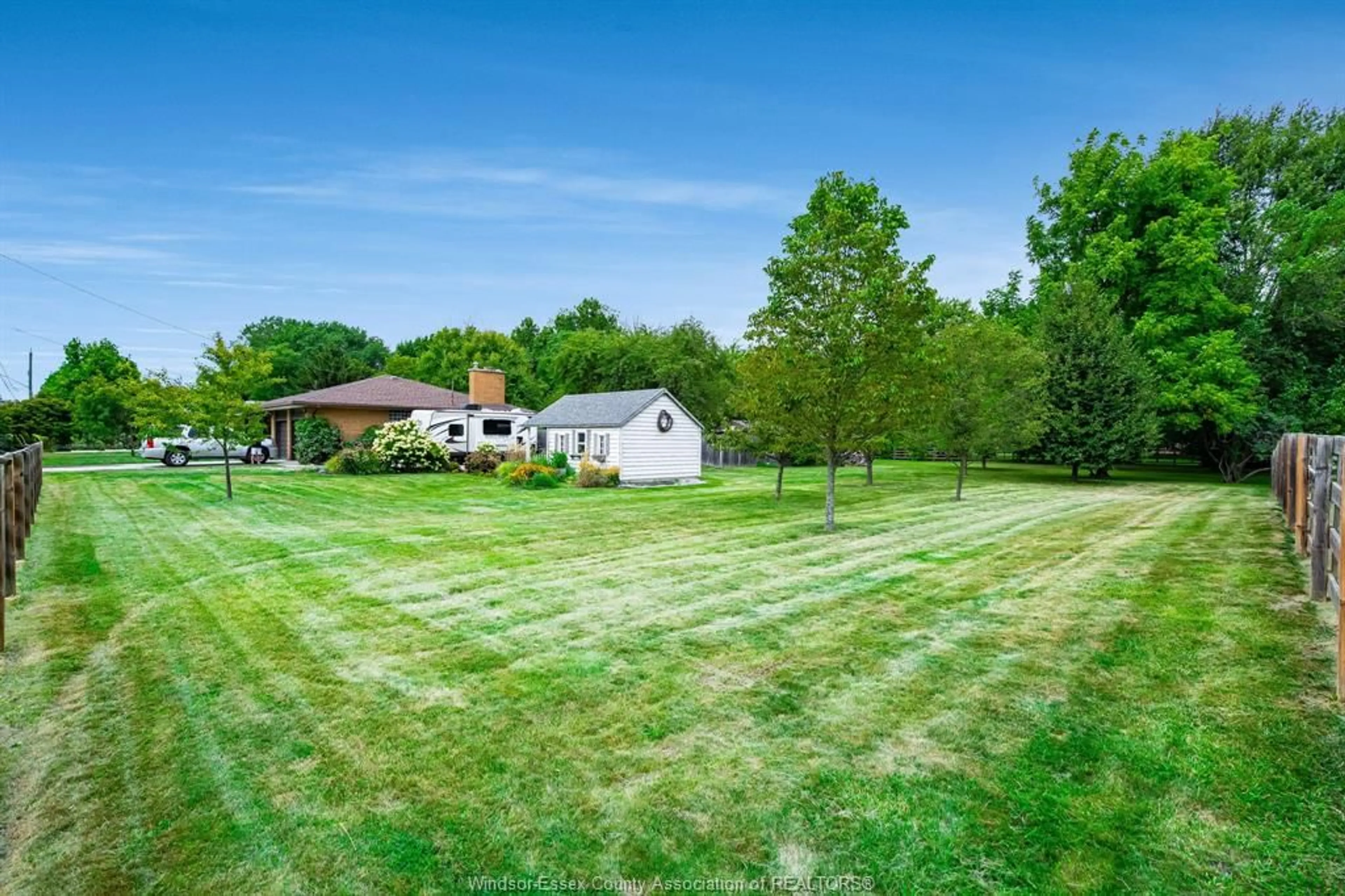 A pic from outside/outdoor area/front of a property/back of a property/a pic from drone, unknown for V/L Bouffard, LaSalle Ontario N9J 1H2