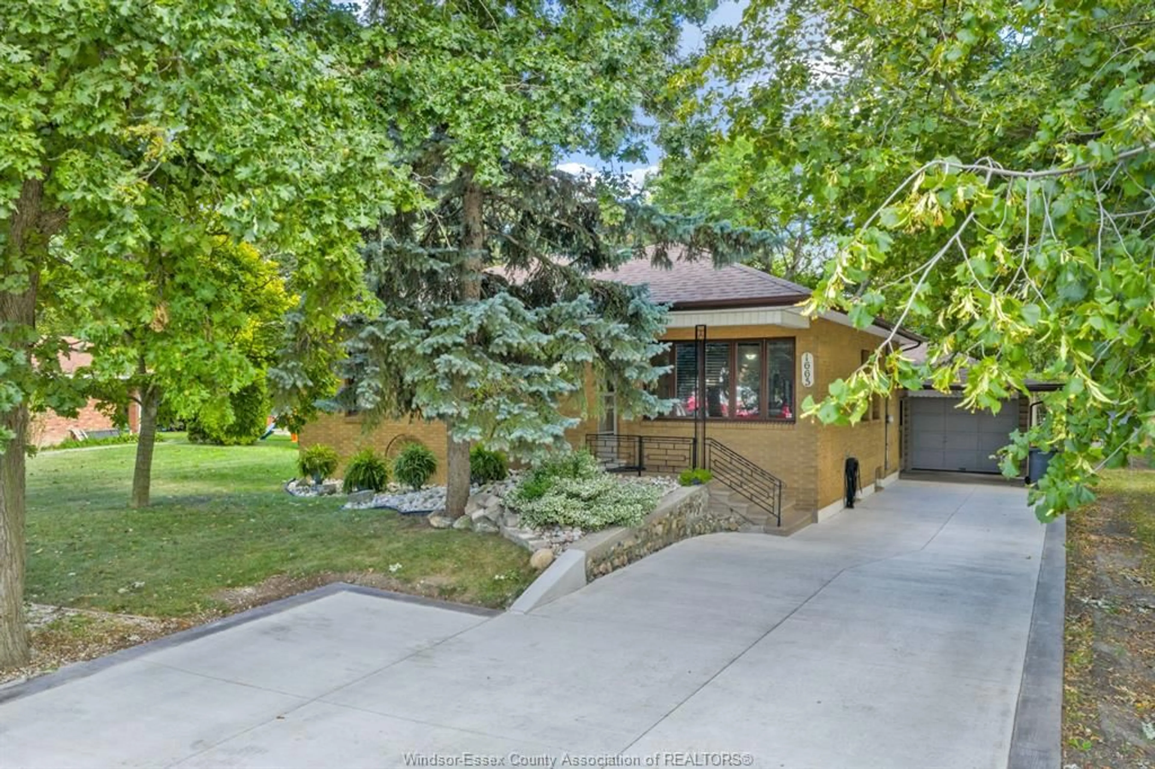 Unknown for 1665 GRAND MARAIS, Windsor Ontario N8W 1W3