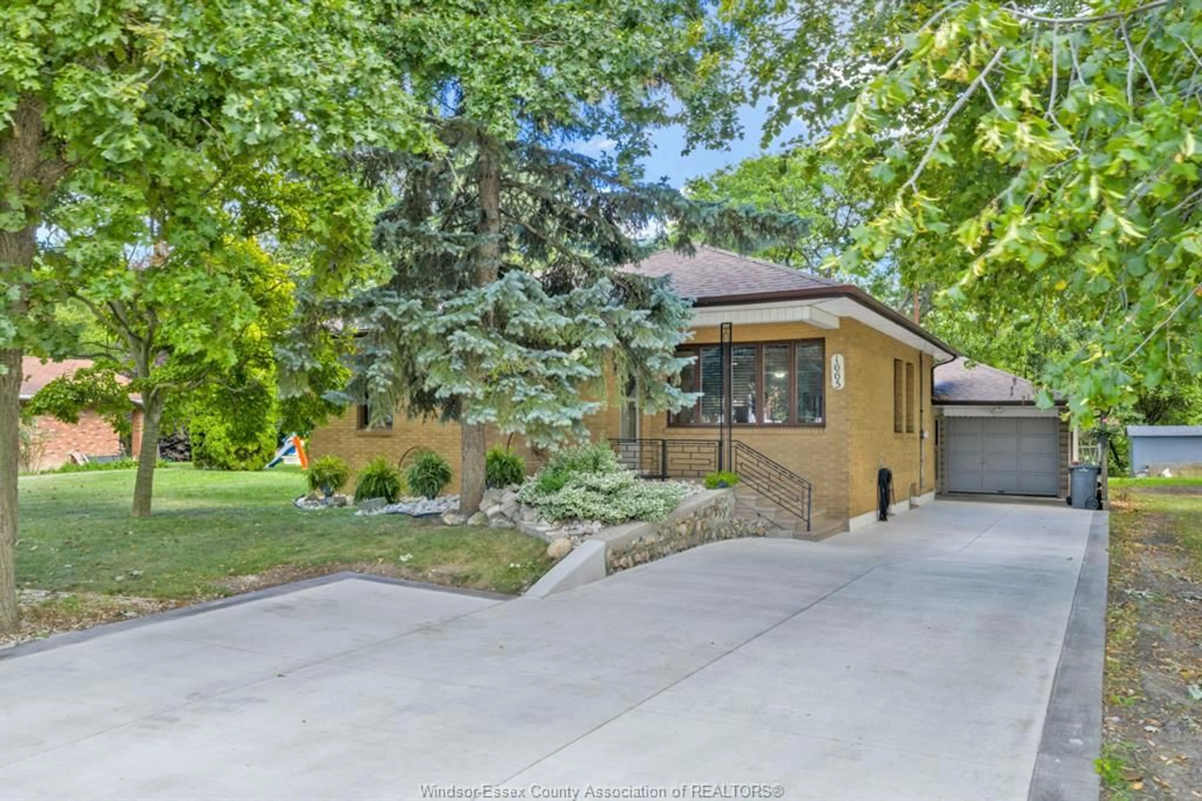 Unknown for 1665 GRAND MARAIS, Windsor Ontario N8W 1W3