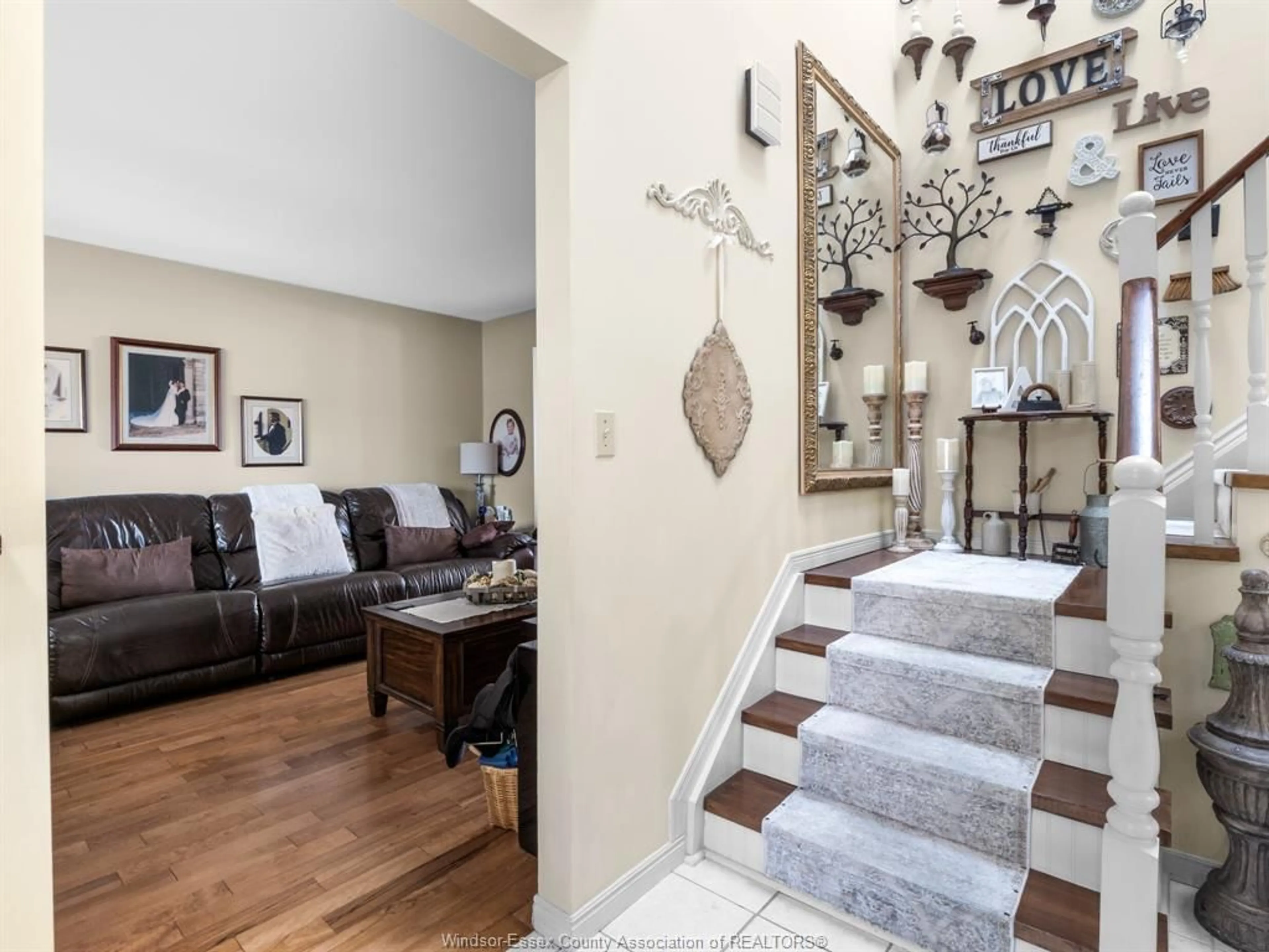Indoor entryway for 12033 ST. THOMAS Cres, Tecumseh Ontario N8N 4A2