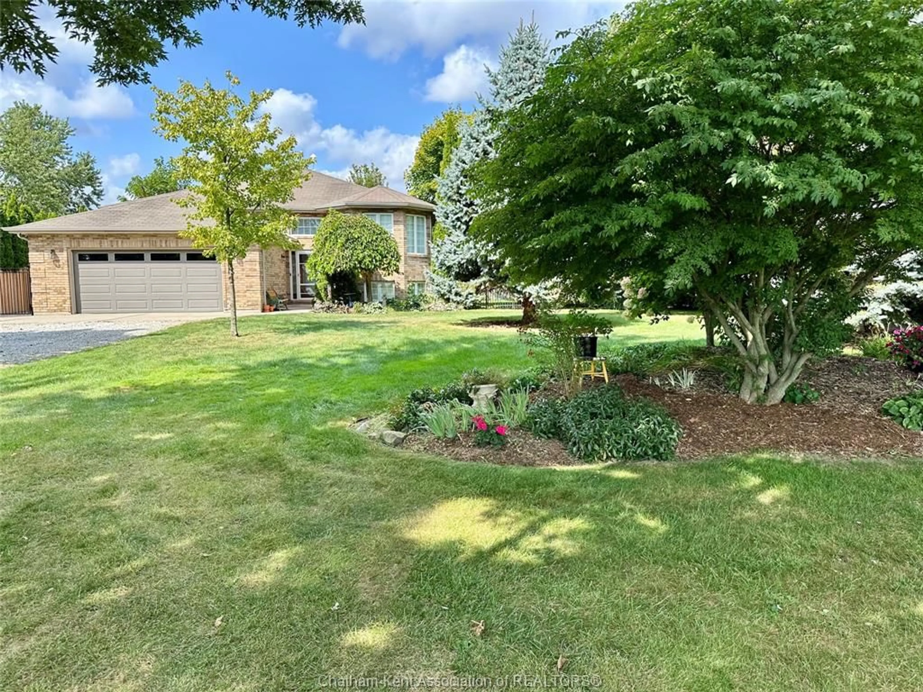 A pic from outside/outdoor area/front of a property/back of a property/a pic from drone, unknown for 9057 Indian Creek Line, Chatham-Kent Ontario N7M 5J3