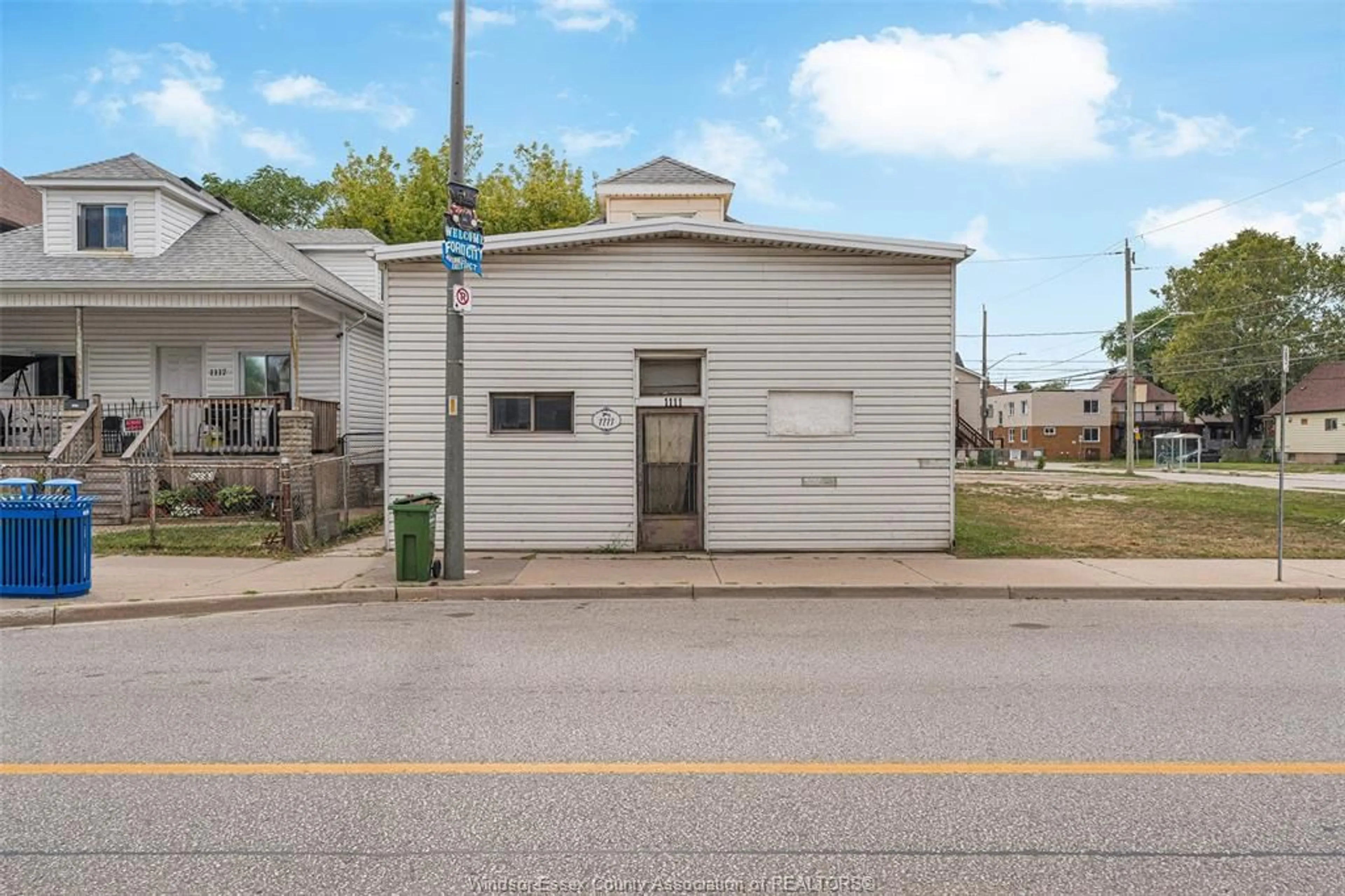 Shed for 1111-1115 Drouillard Rd, Windsor Ontario N8Y 2R2