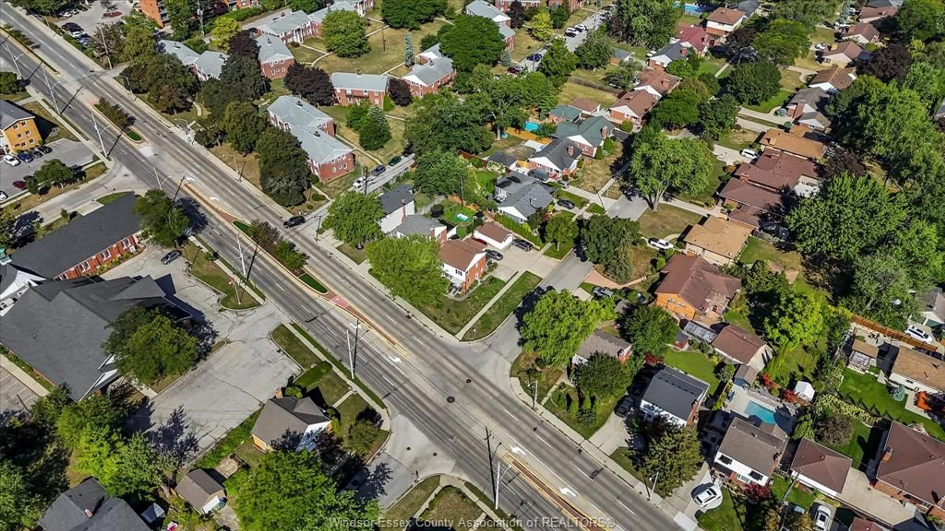 A pic from outside/outdoor area/front of a property/back of a property/a pic from drone, street for 5188 WYANDOTTE St, Windsor Ontario N8S 1L2