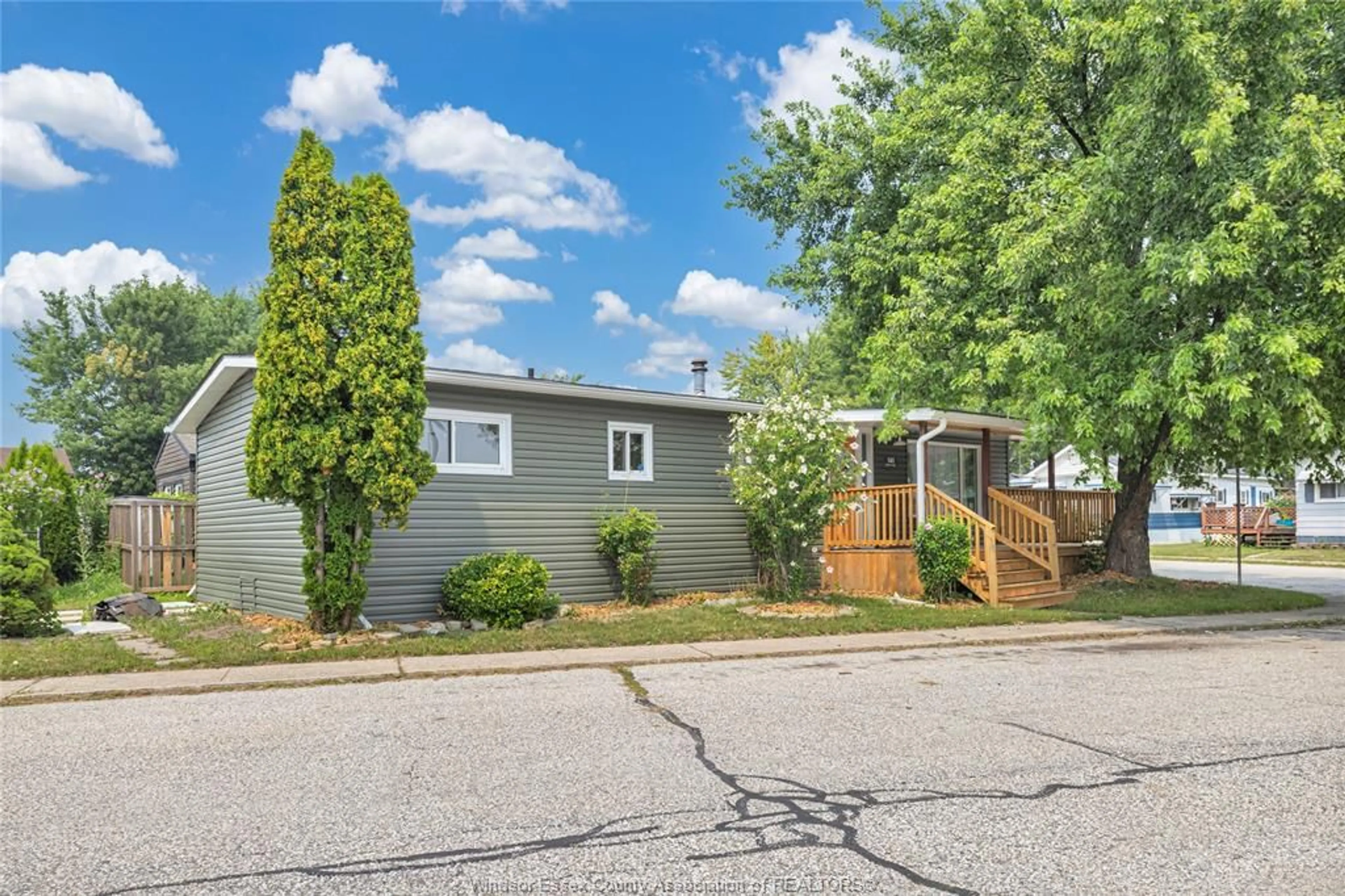 Unknown for 141 PAULA Cres, Lakeshore Ontario N8N 2V5