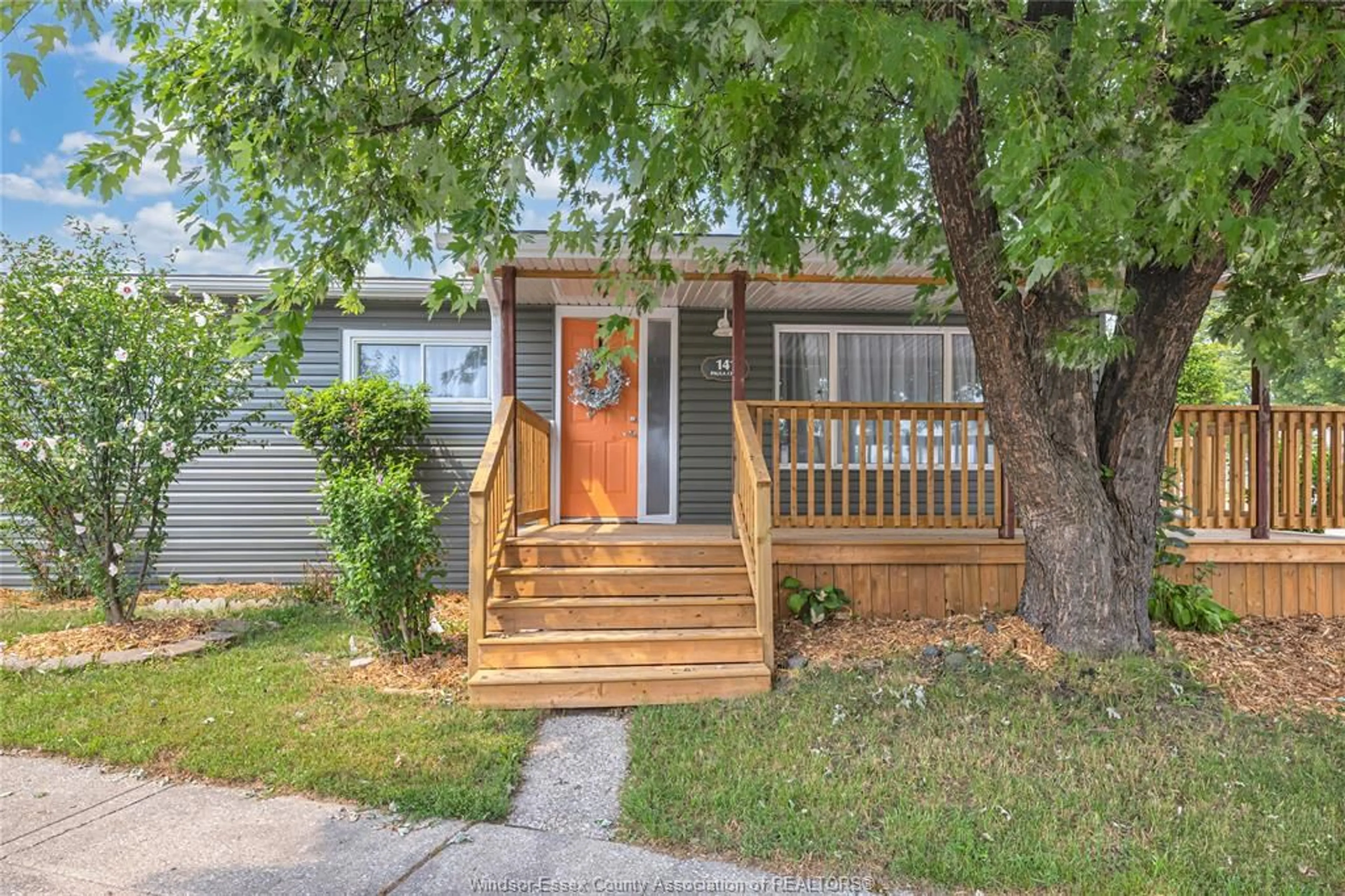 Home with vinyl exterior material, street for 141 PAULA Cres, Lakeshore Ontario N8N 2V5