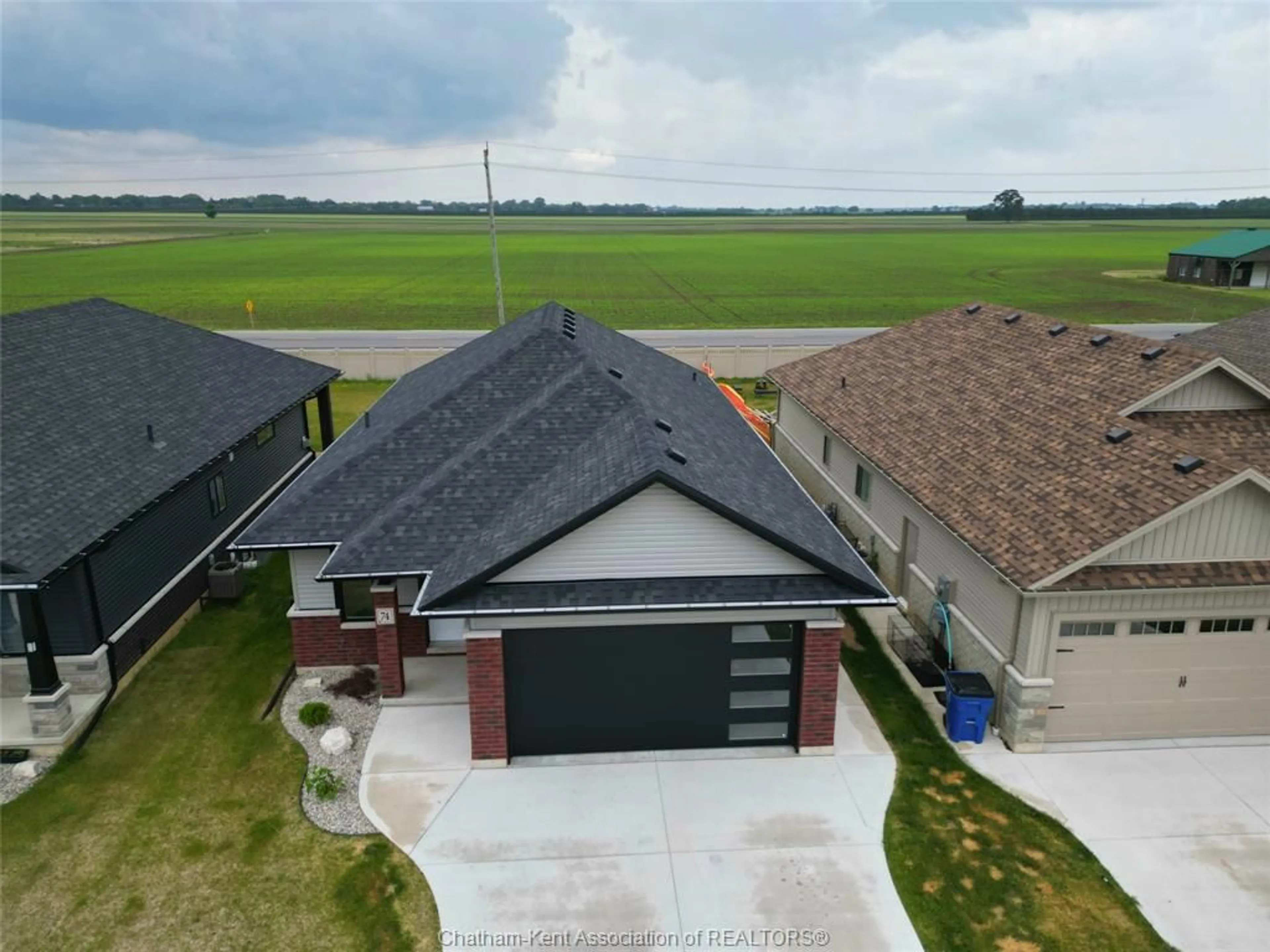A pic from outside/outdoor area/front of a property/back of a property/a pic from drone, unknown for 74 EVENING Dr, Chatham Ontario N7L 0B6