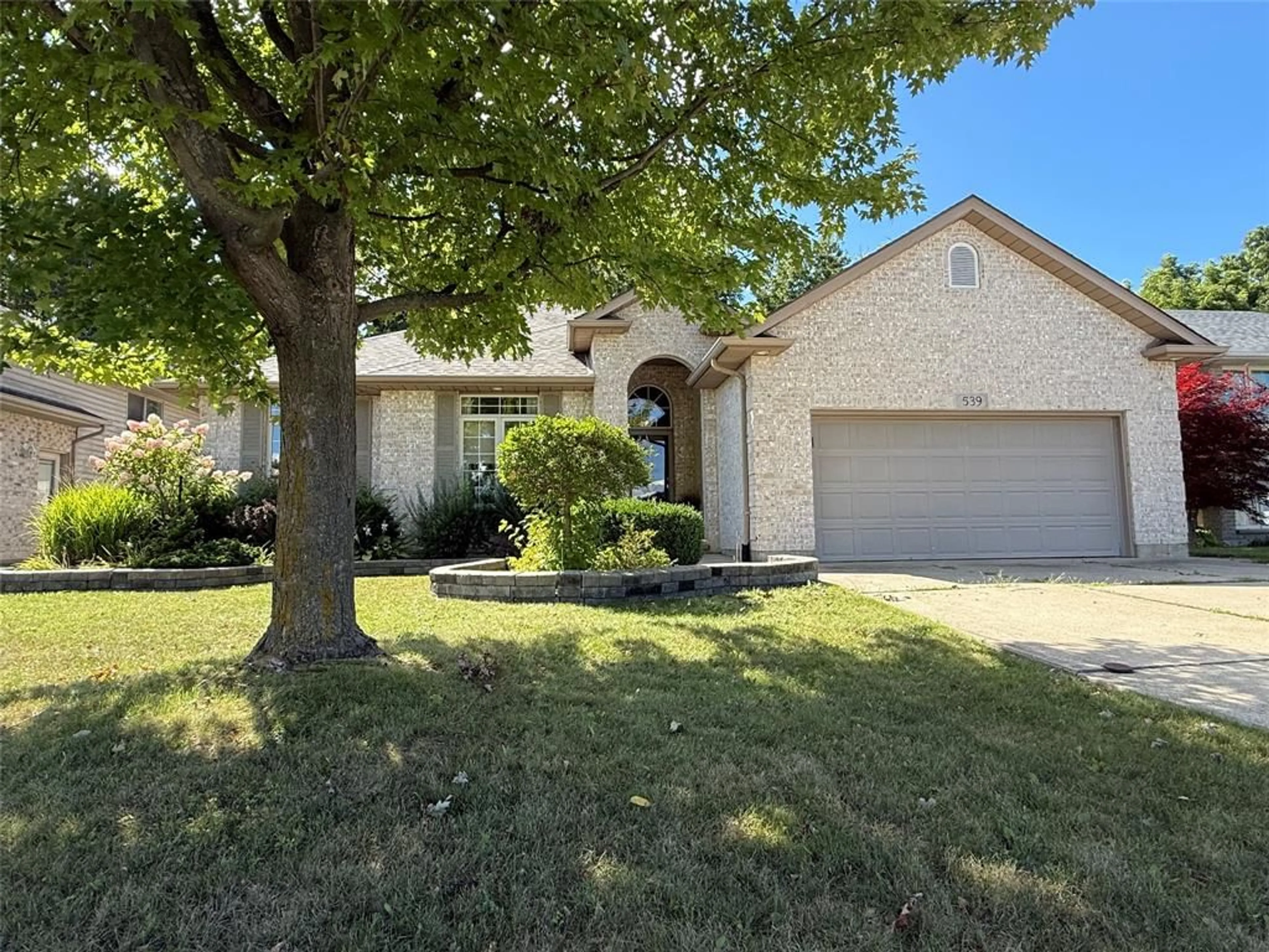 Unknown for 539 COUNTRYVIEW Dr, Petrolia Ontario N0N 1R0