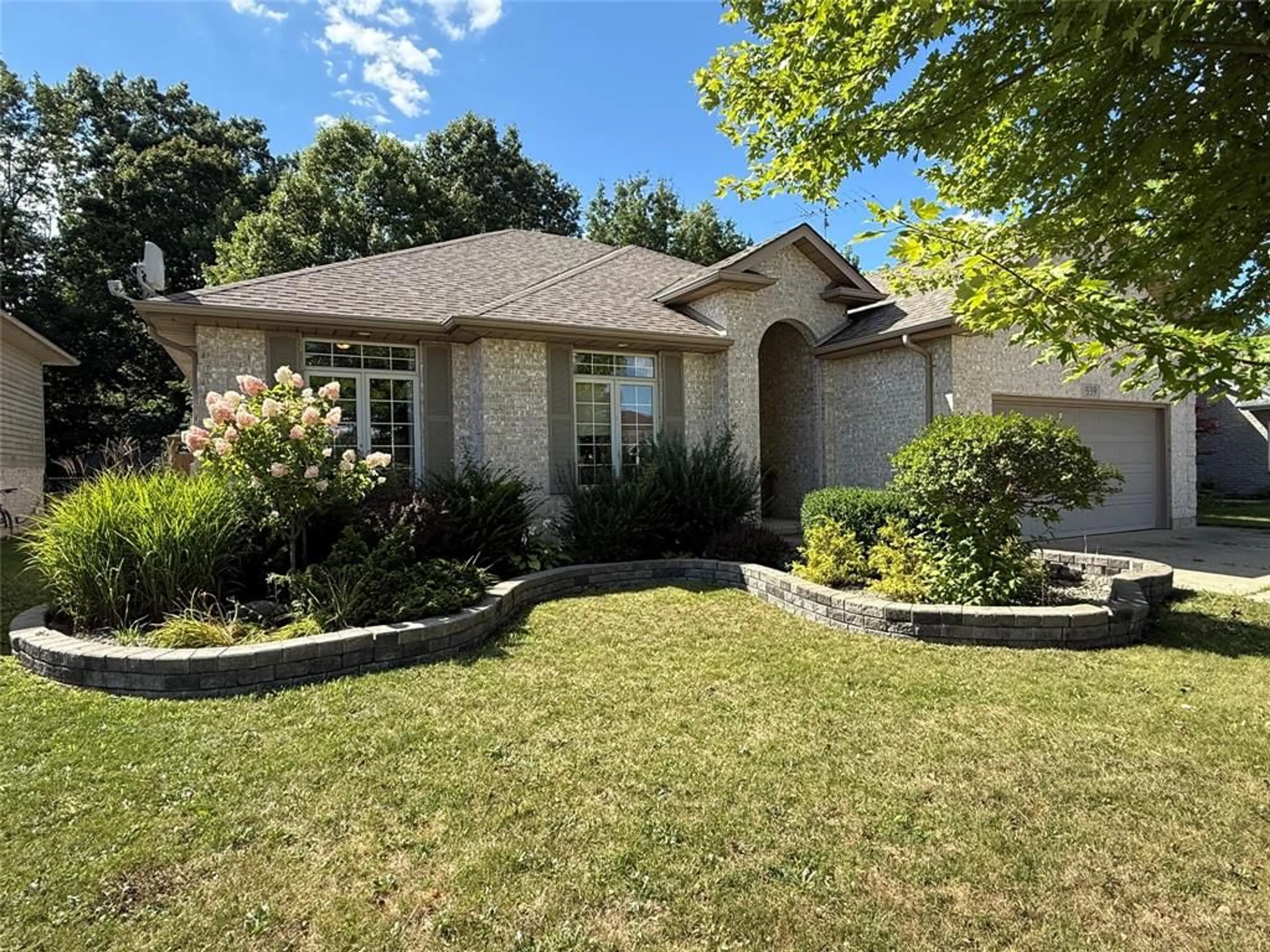Home with brick exterior material, street for 539 COUNTRYVIEW Dr, Petrolia Ontario N0N 1R0