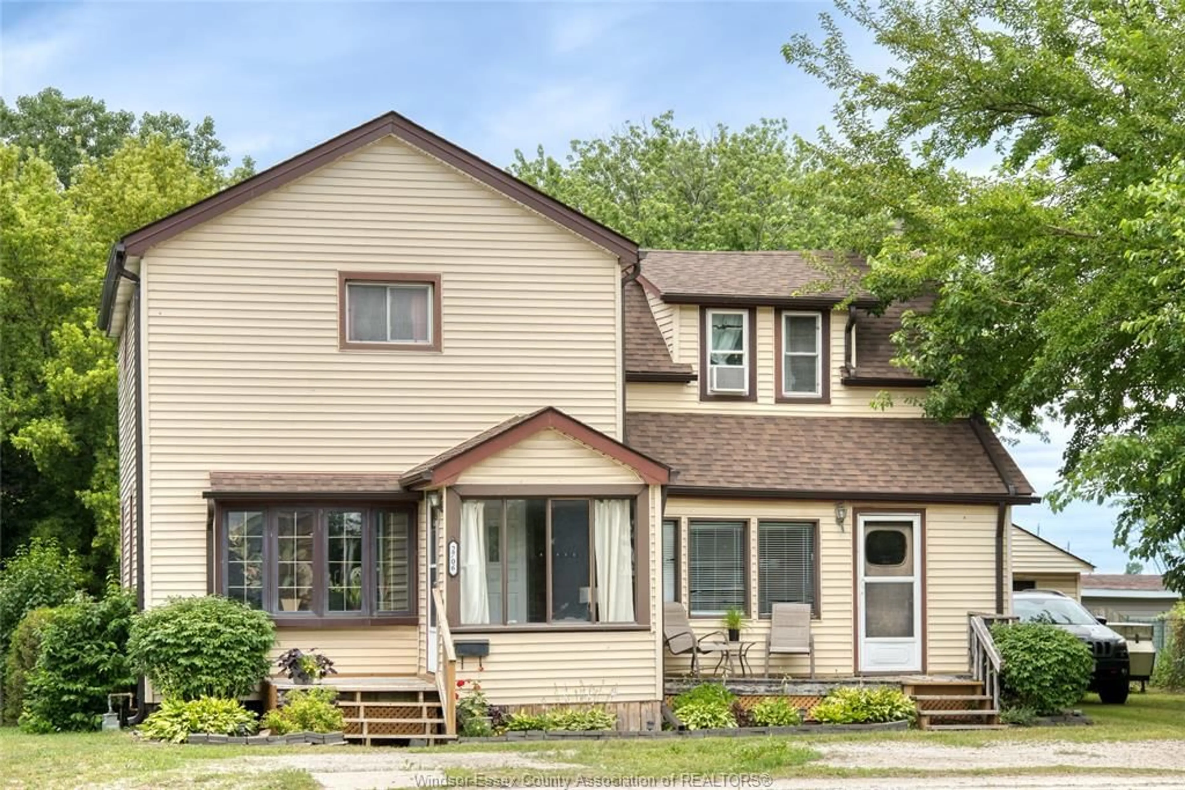 Home with vinyl exterior material, street for 2706 FRONT Rd, LaSalle Ontario N9J 2N5