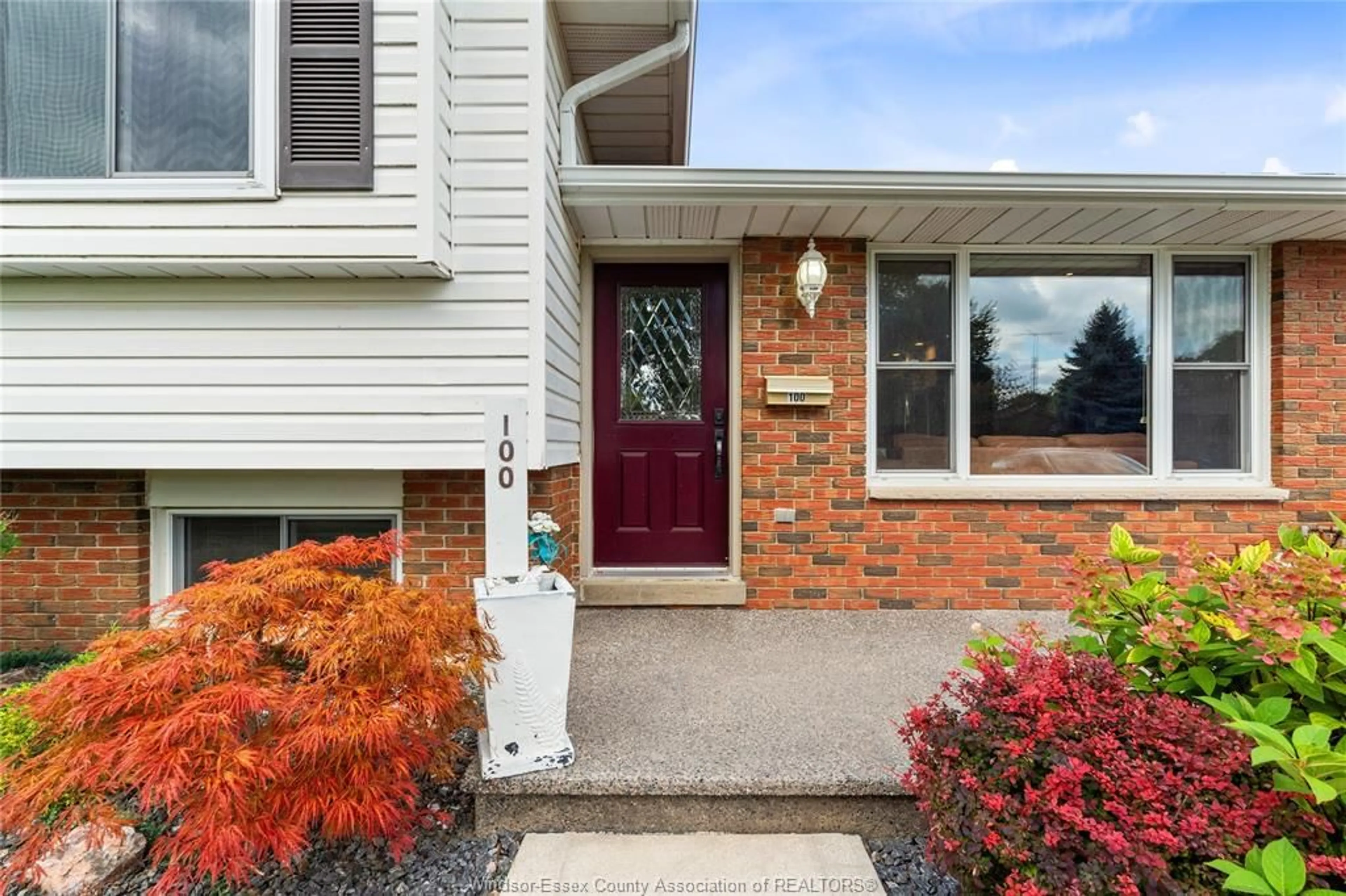 Home with brick exterior material, street for 100 ARGYLE Cres, Chatham Ontario N7L 4T8