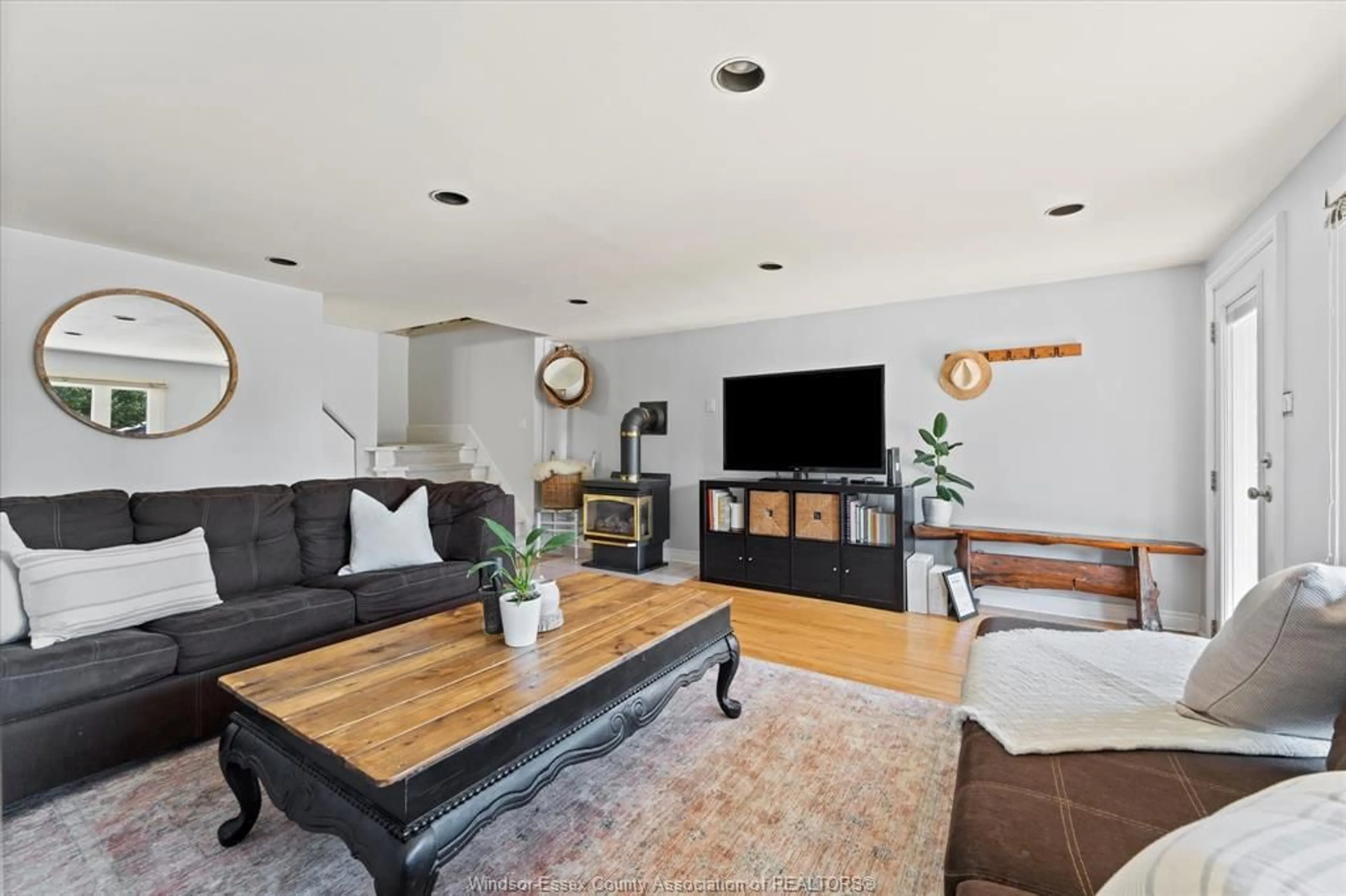 Living room with furniture, unknown for 374 LAKEWOOD Dr, Amherstburg Ontario N9V 2Y8