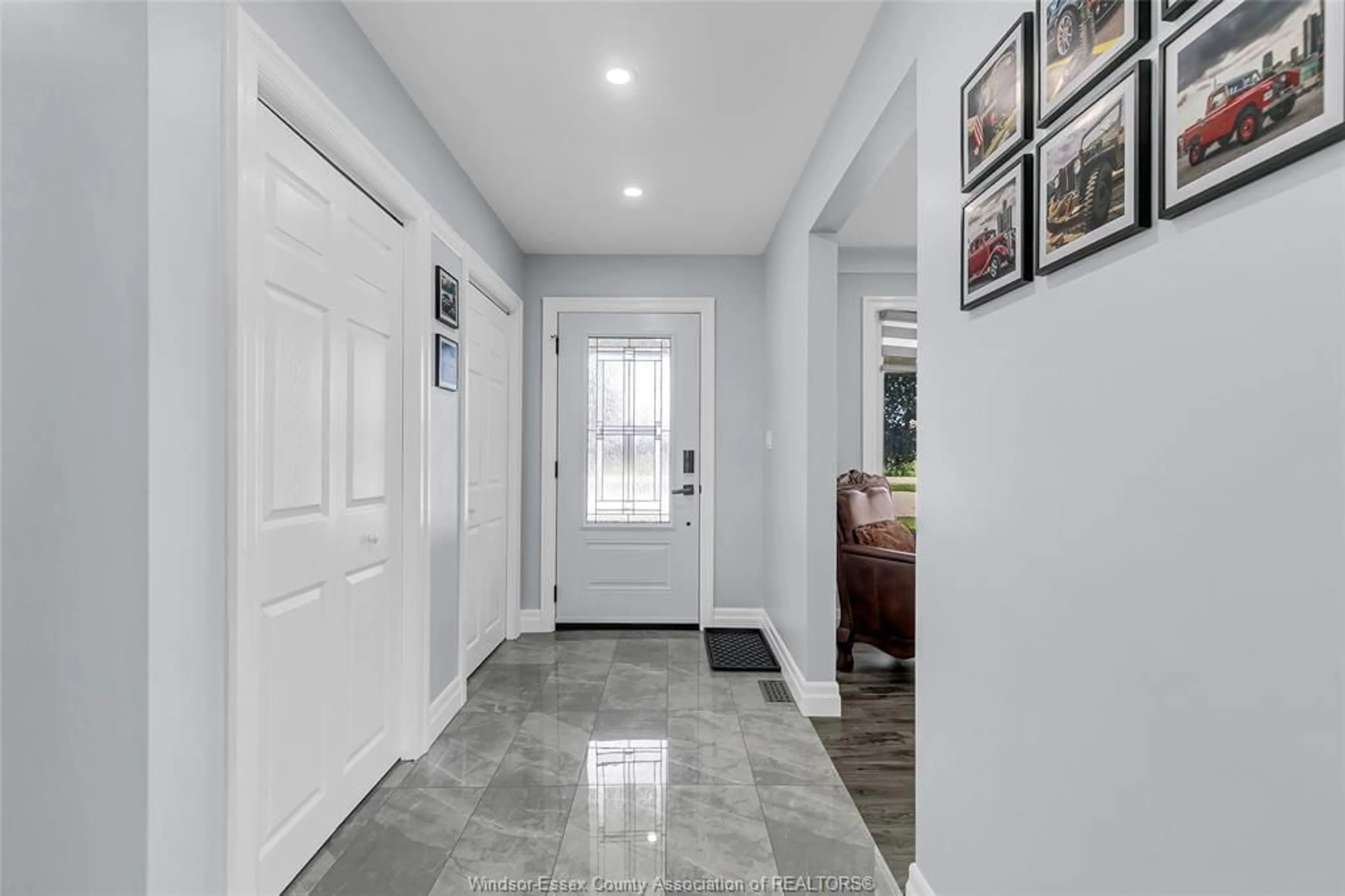 Indoor entryway for 5115 MANNING Rd, Tecumseh Ontario N0R 1K0