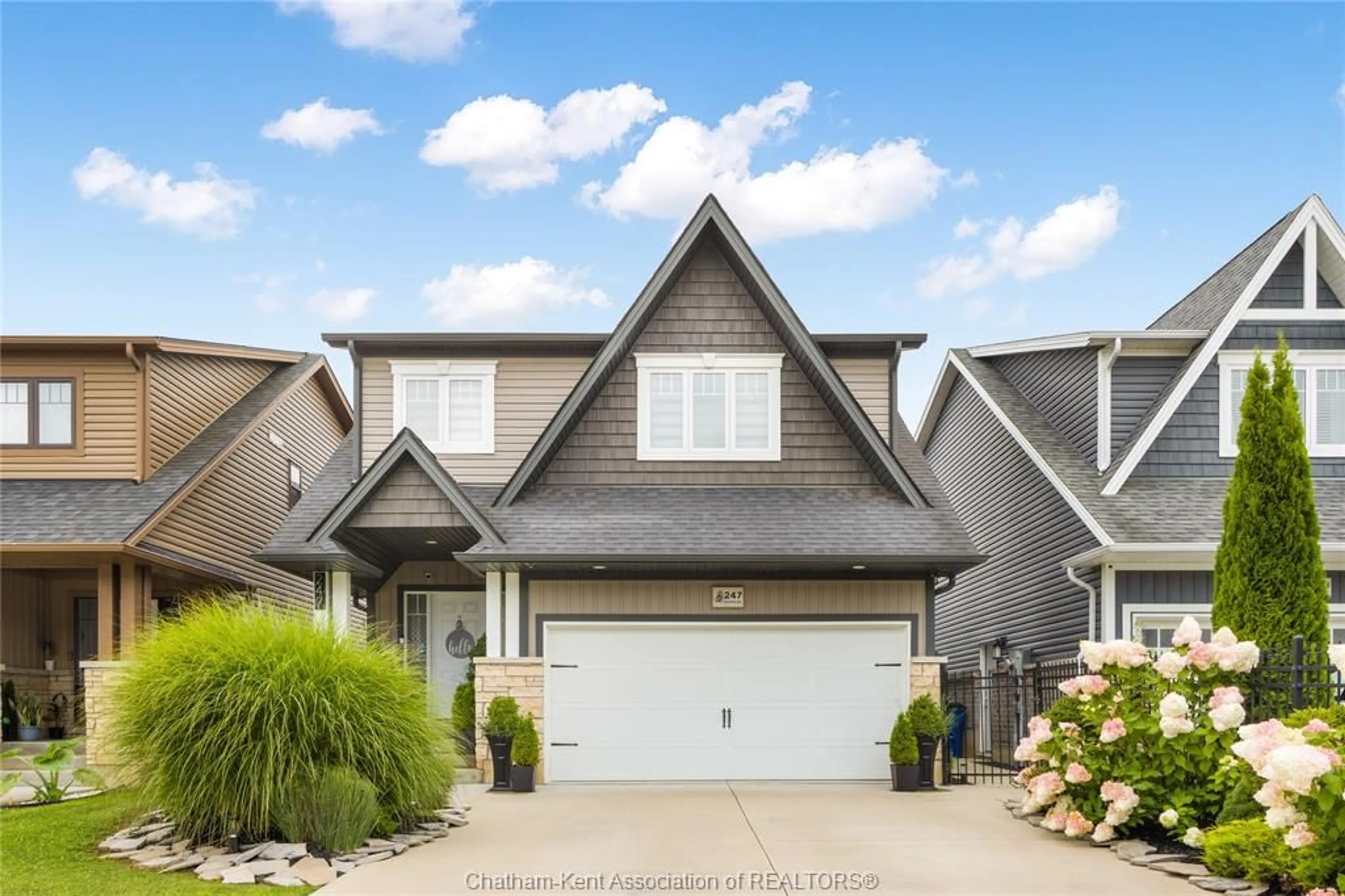 Home with vinyl exterior material, street for 247 HUDSON Dr, Chatham Ontario N7L 0A6