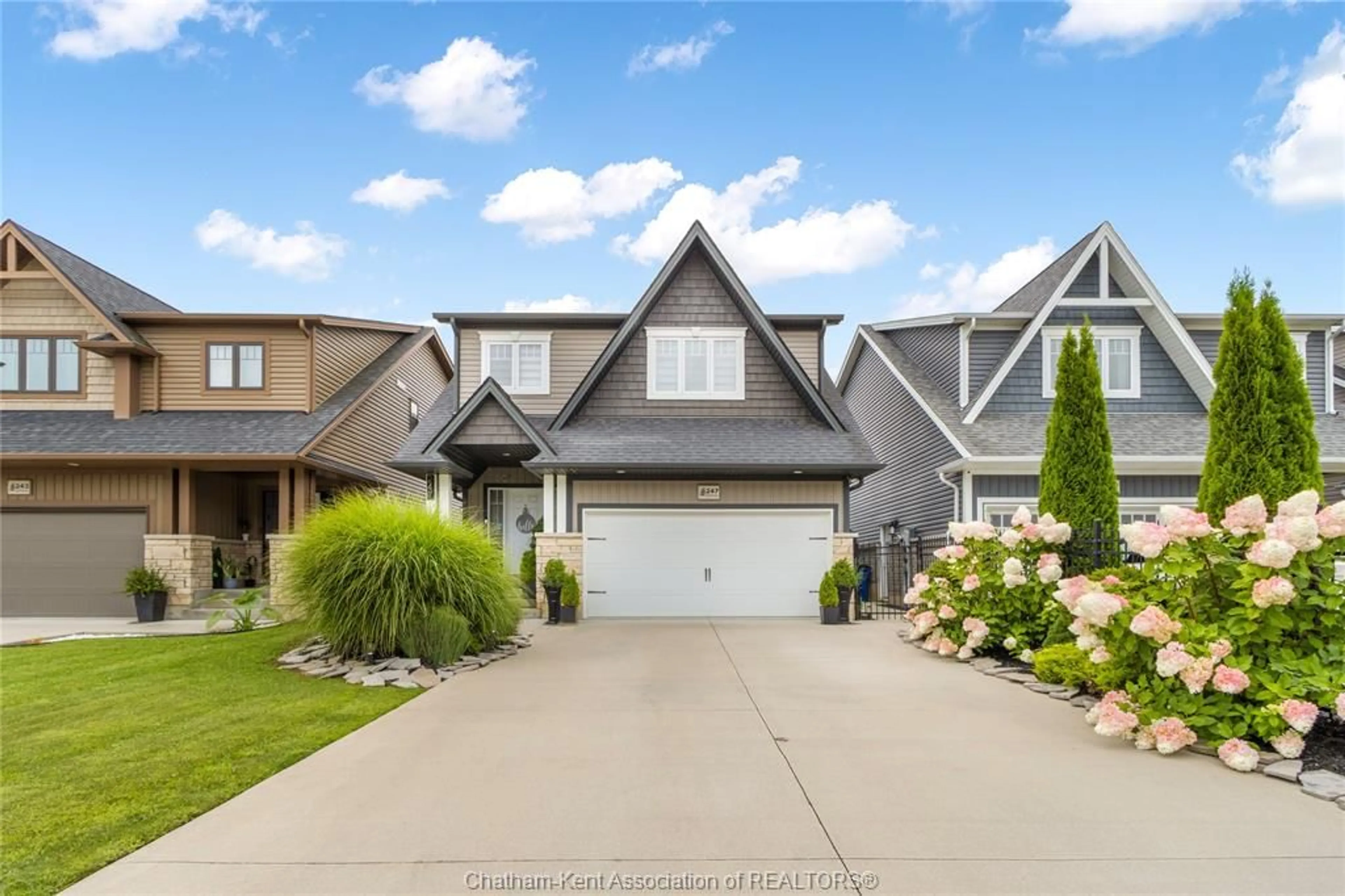 Home with vinyl exterior material, street for 247 HUDSON Dr, Chatham Ontario N7L 0A6