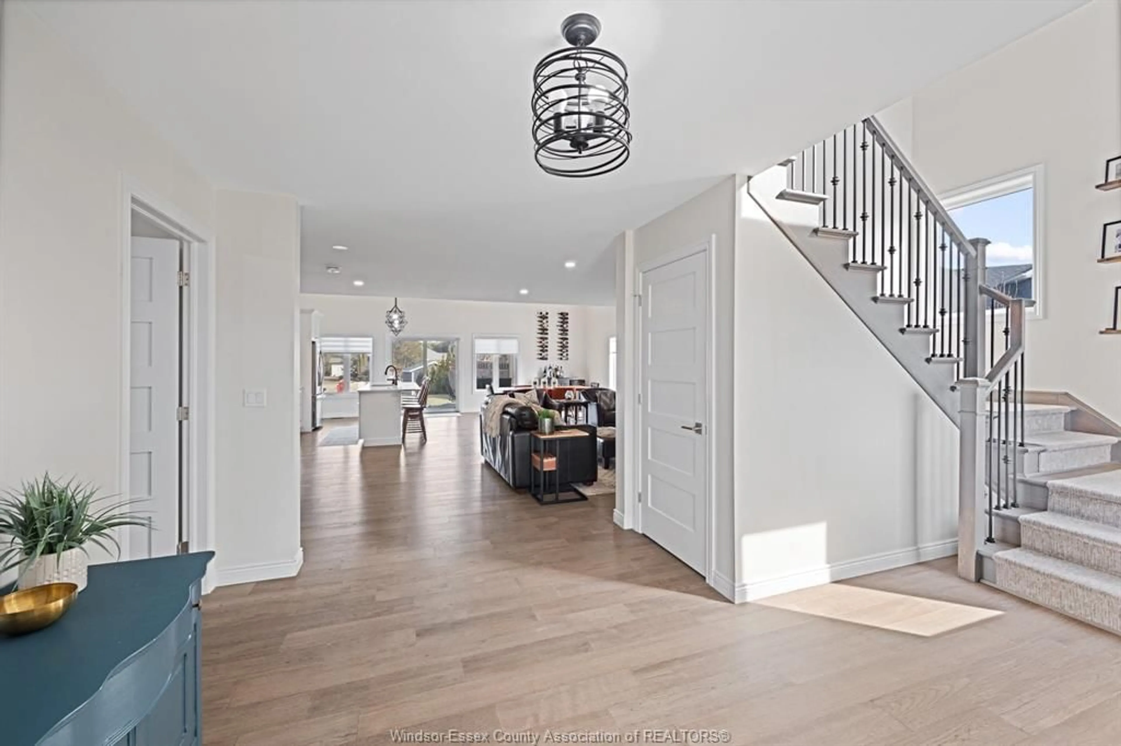 Indoor entryway for 19020 HAVEN Ave, Lakeshore Ontario N0P 2L0