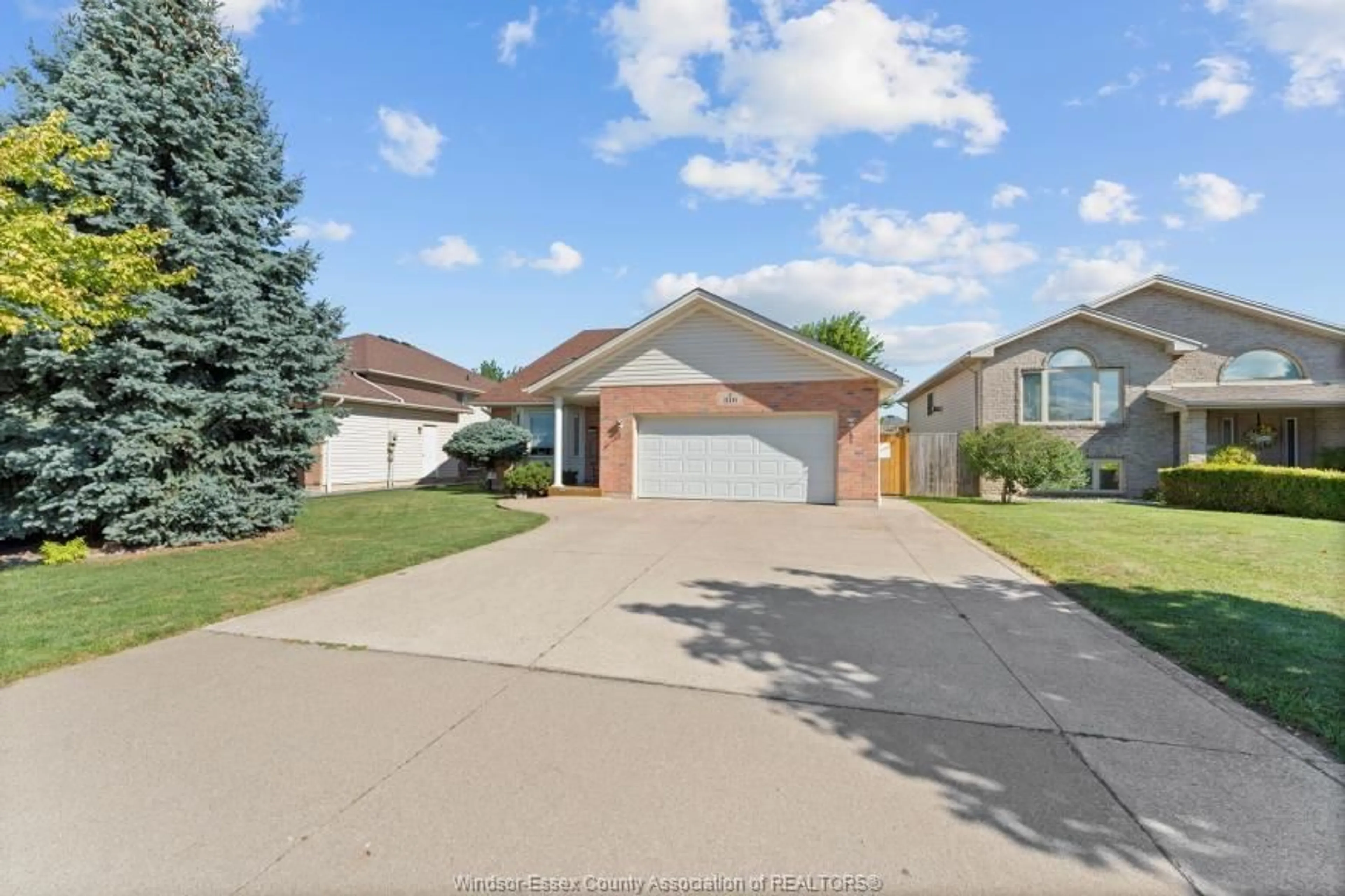 A pic from outside/outdoor area/front of a property/back of a property/a pic from drone, street for 316 MCLELLAN, Amherstburg Ontario N9V 4C6