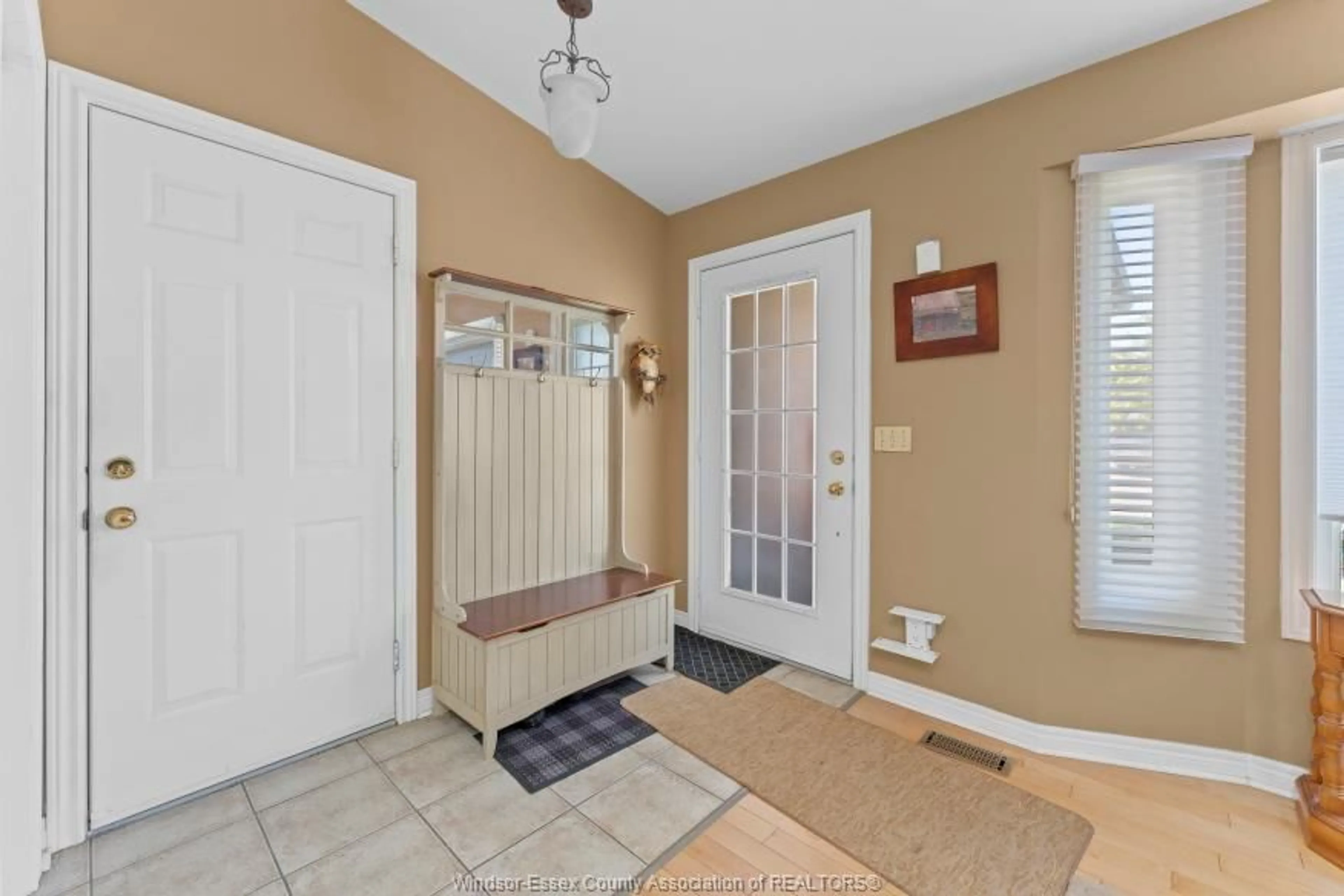 Indoor entryway for 316 MCLELLAN, Amherstburg Ontario N9V 4C6
