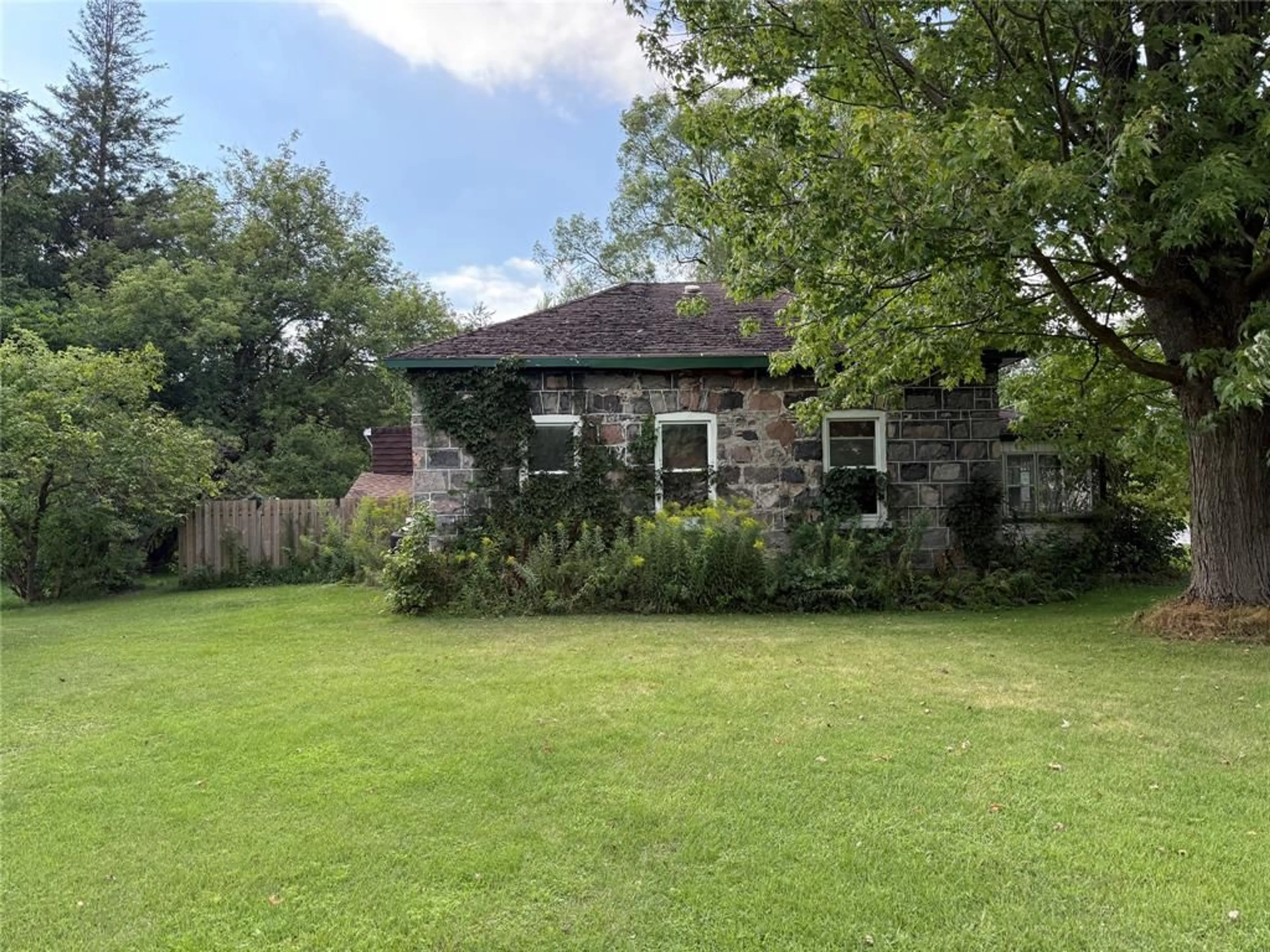 A pic from outside/outdoor area/front of a property/back of a property/a pic from drone, unknown for 604 GOUGH St, Bruce County Ontario N0G 2H0
