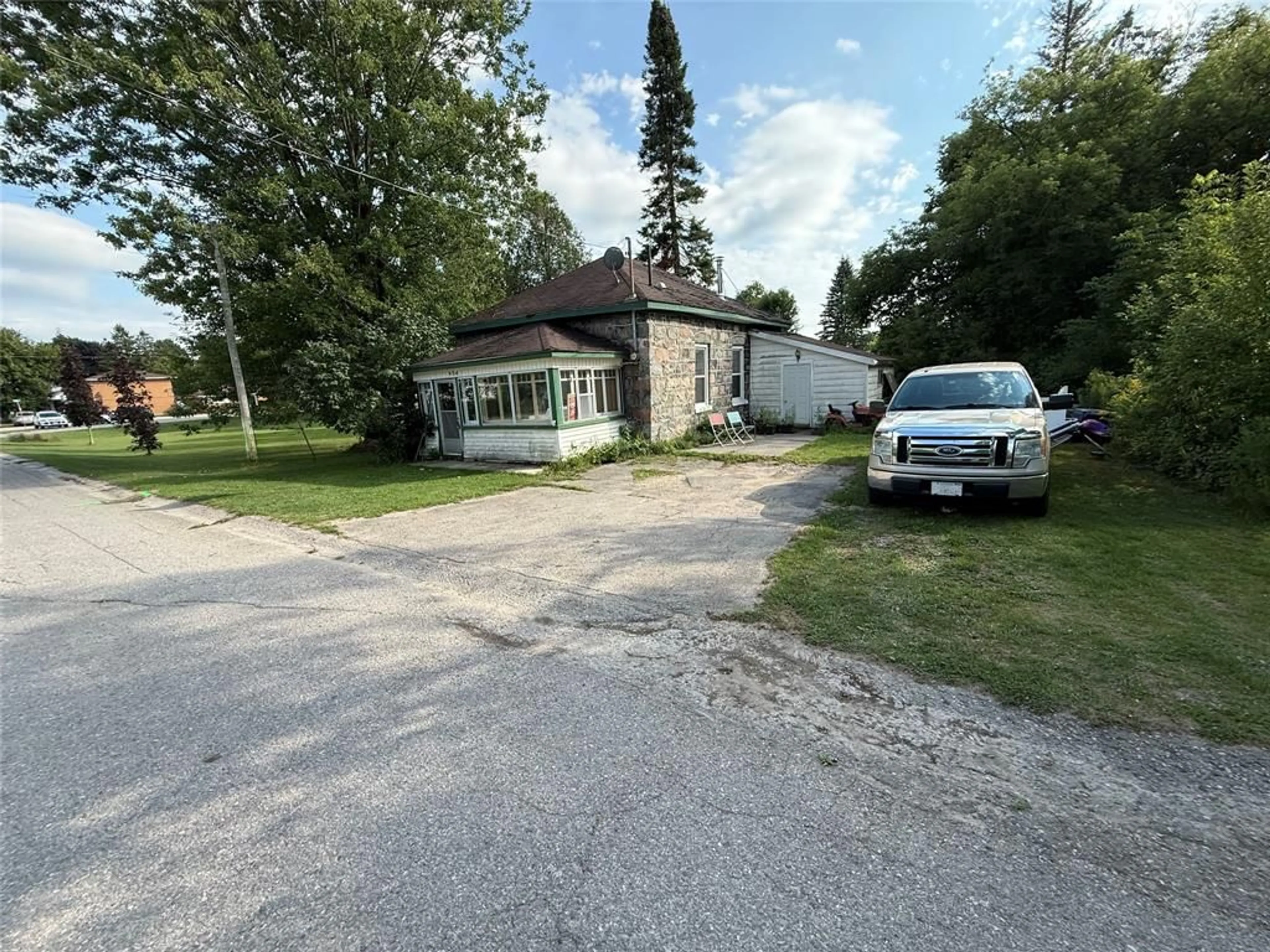 A pic from outside/outdoor area/front of a property/back of a property/a pic from drone, street for 604 GOUGH St, Bruce County Ontario N0G 2H0