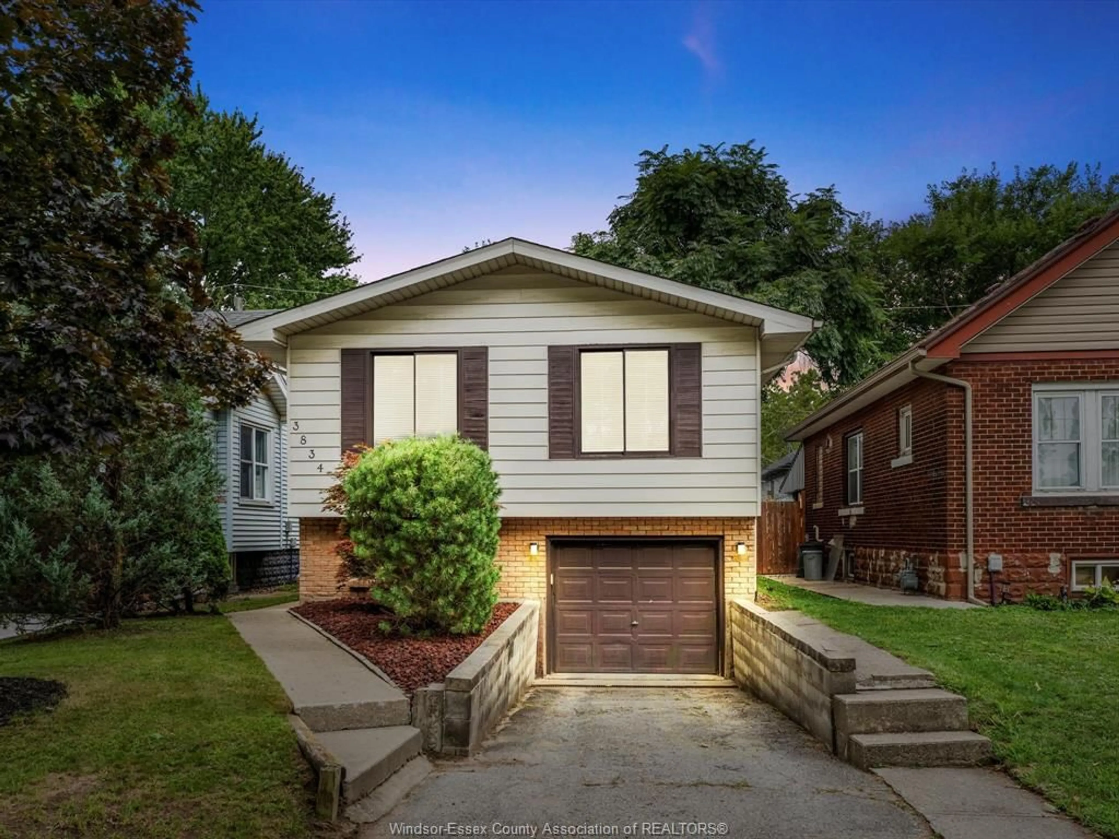 Home with vinyl exterior material, street for 3834 Montcalm St, Windsor Ontario N9E 2A9