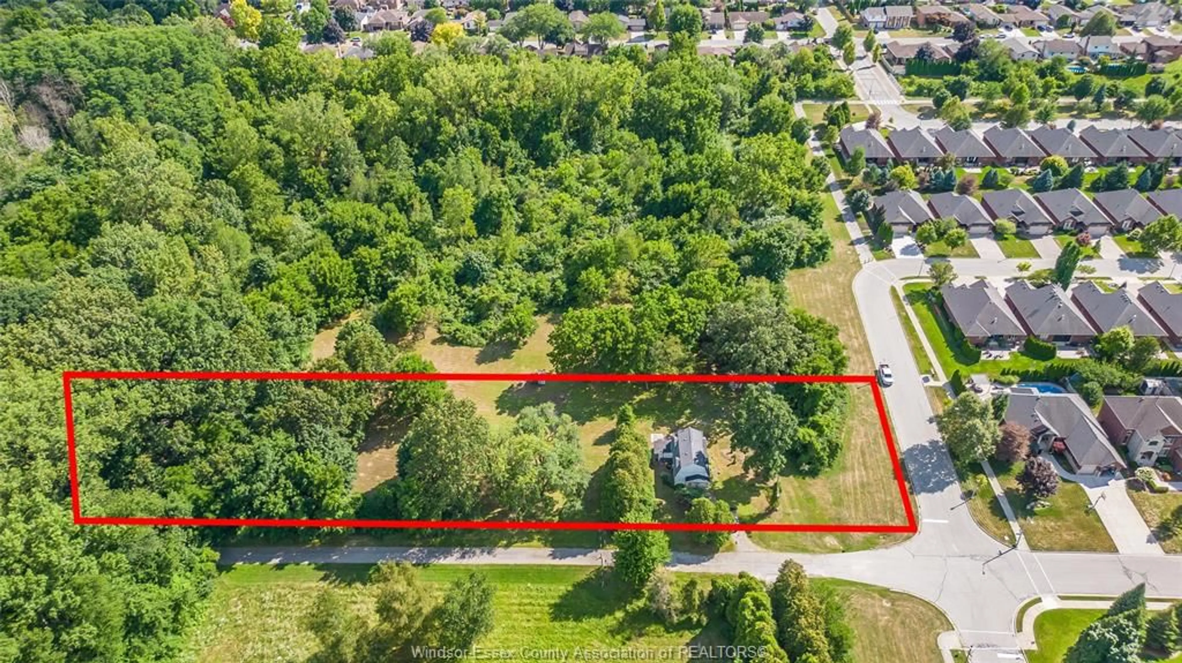A pic from outside/outdoor area/front of a property/back of a property/a pic from drone, unknown for 2185 WASHINGTON Blvd, LaSalle Ontario N9H 1Y5