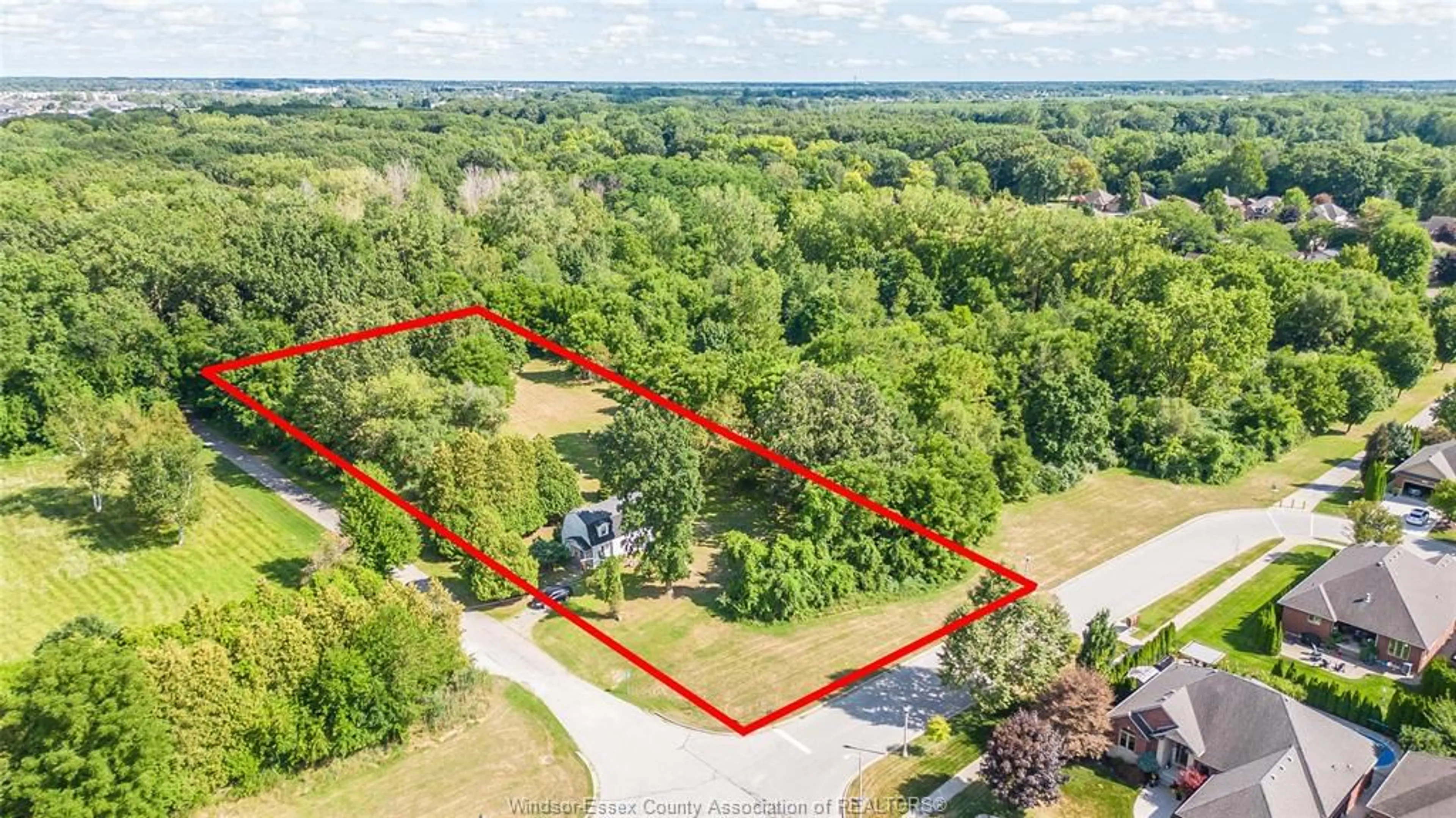 A pic from outside/outdoor area/front of a property/back of a property/a pic from drone, unknown for 2185 WASHINGTON Blvd, LaSalle Ontario N9H 1Y5