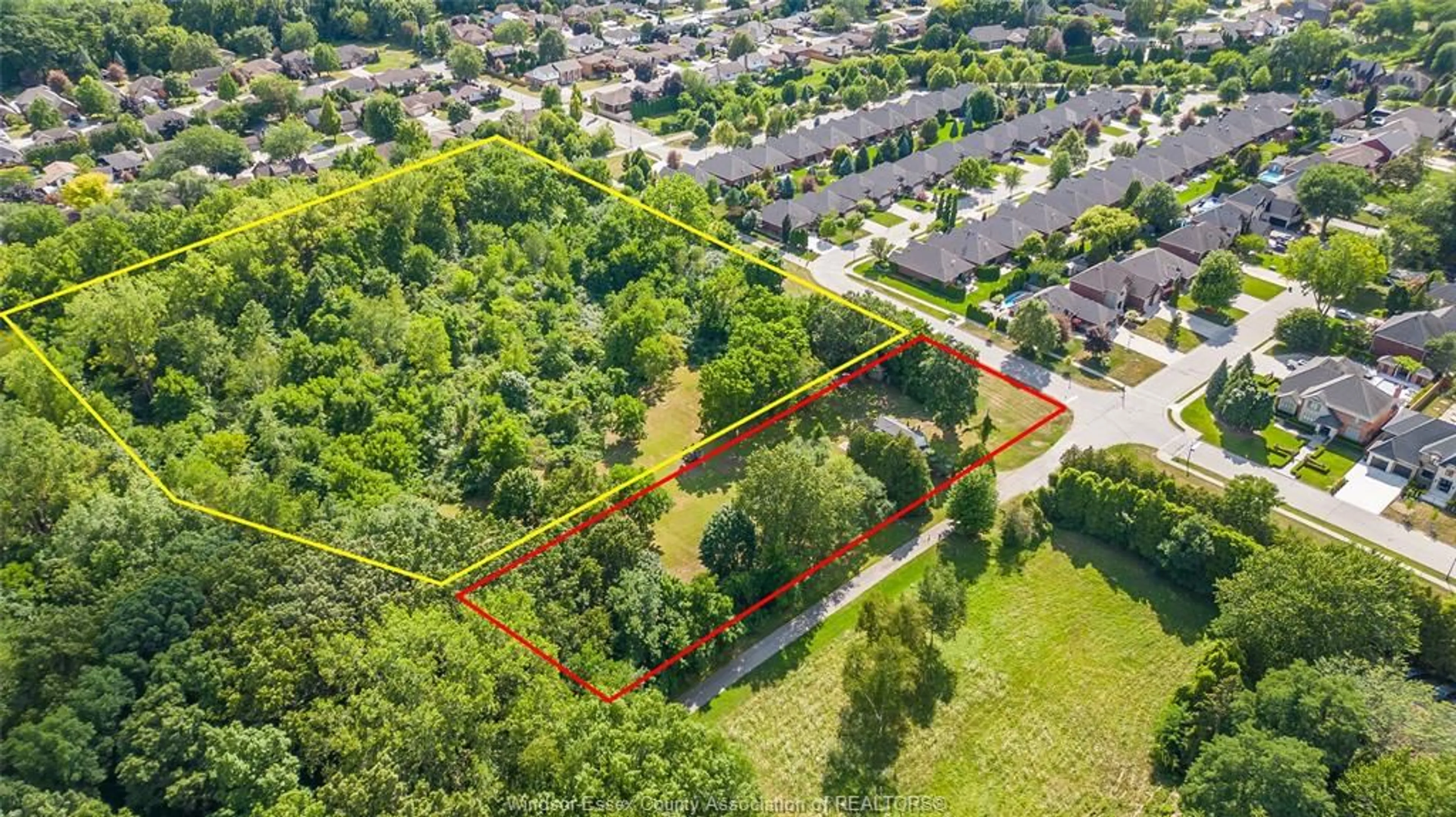 A pic from outside/outdoor area/front of a property/back of a property/a pic from drone, street for 2185 WASHINGTON Blvd, LaSalle Ontario N9H 1Y5