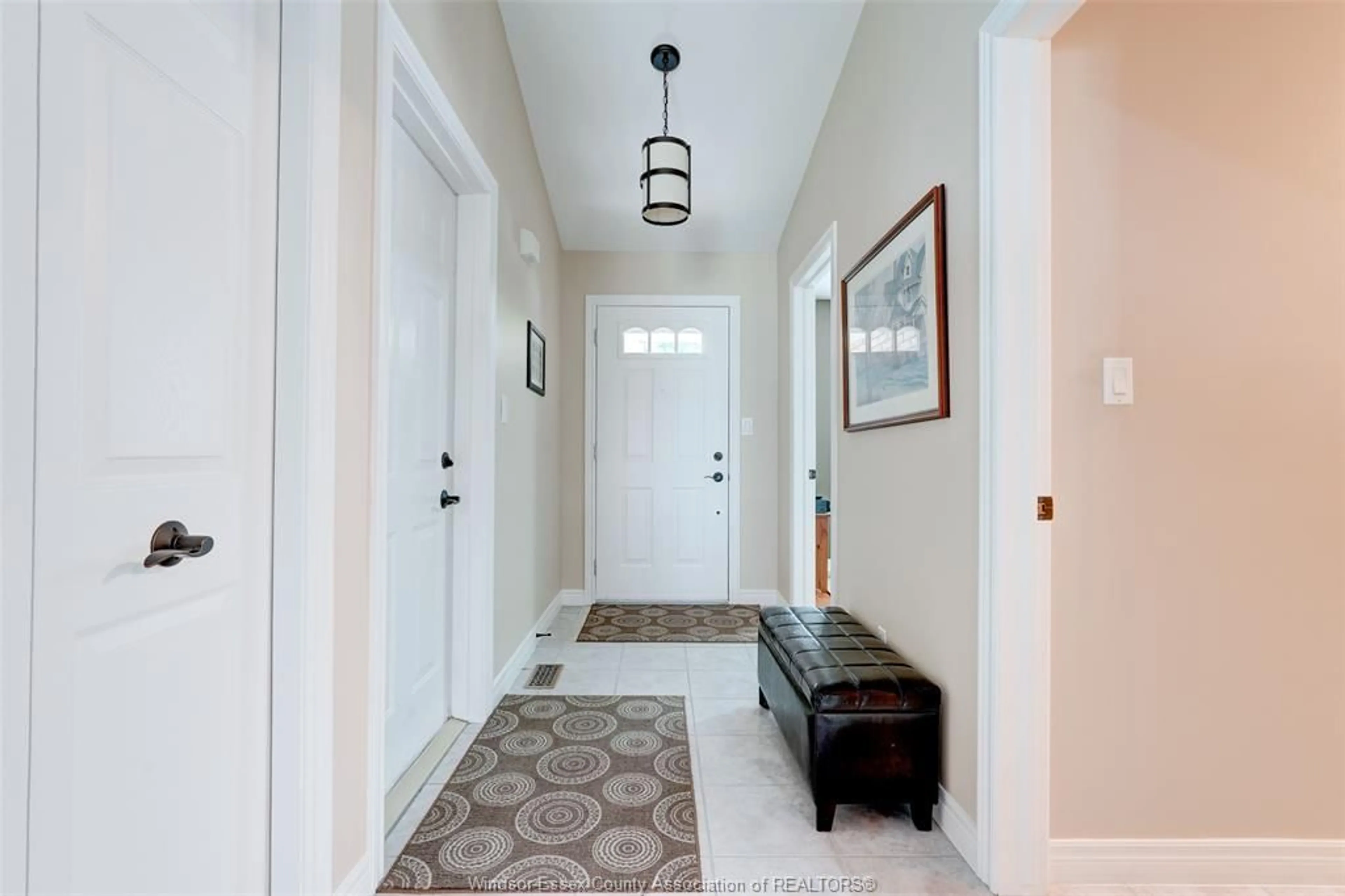 Indoor entryway for 11480 ALDRIDGE St, Windsor Ontario N8P 1L5