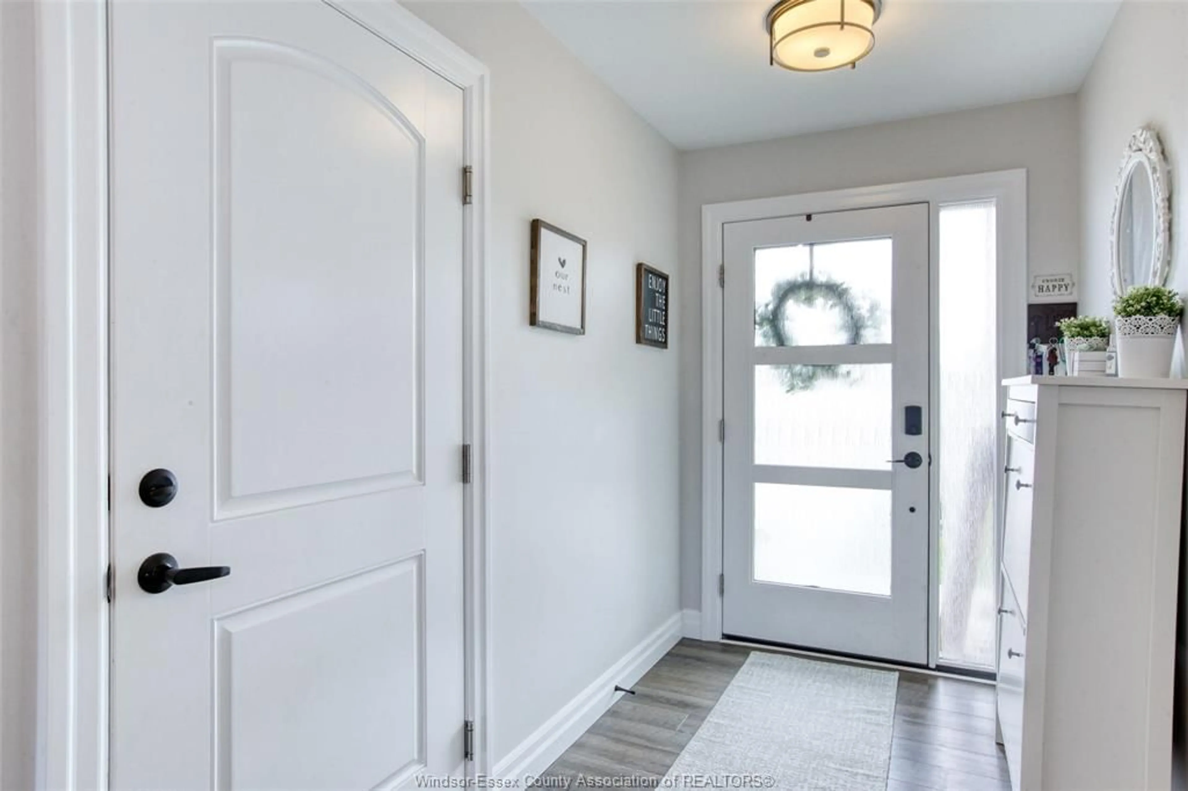 Indoor entryway for 199 MEADOWVIEW, Amherstburg Ontario N9V 0G1