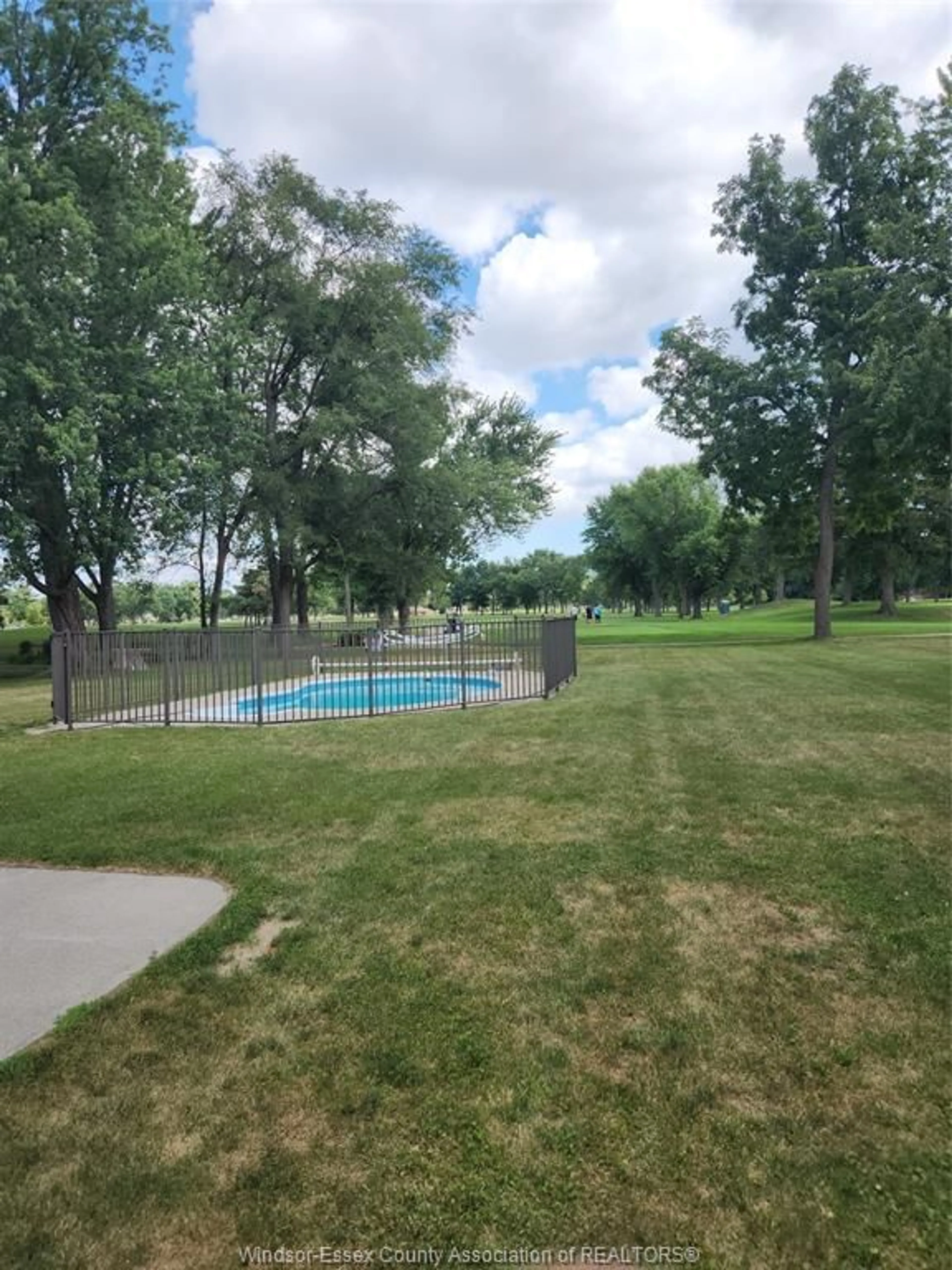 Pool for 4054 Roseland Dr, Windsor Ontario N9G 1Z8