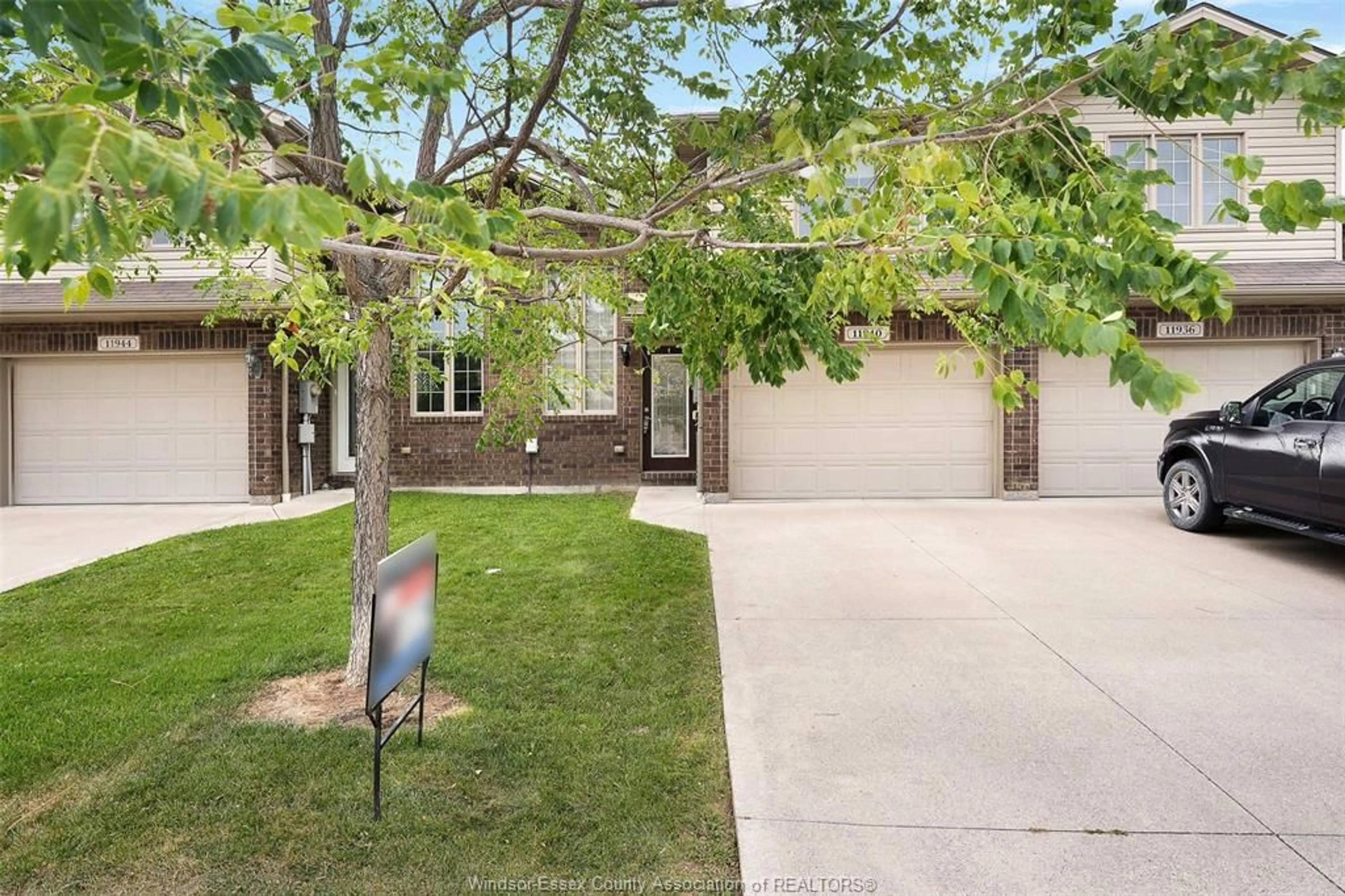 Patio, street for 11940 Boulder Cres, Windsor Ontario N8P 1Z6