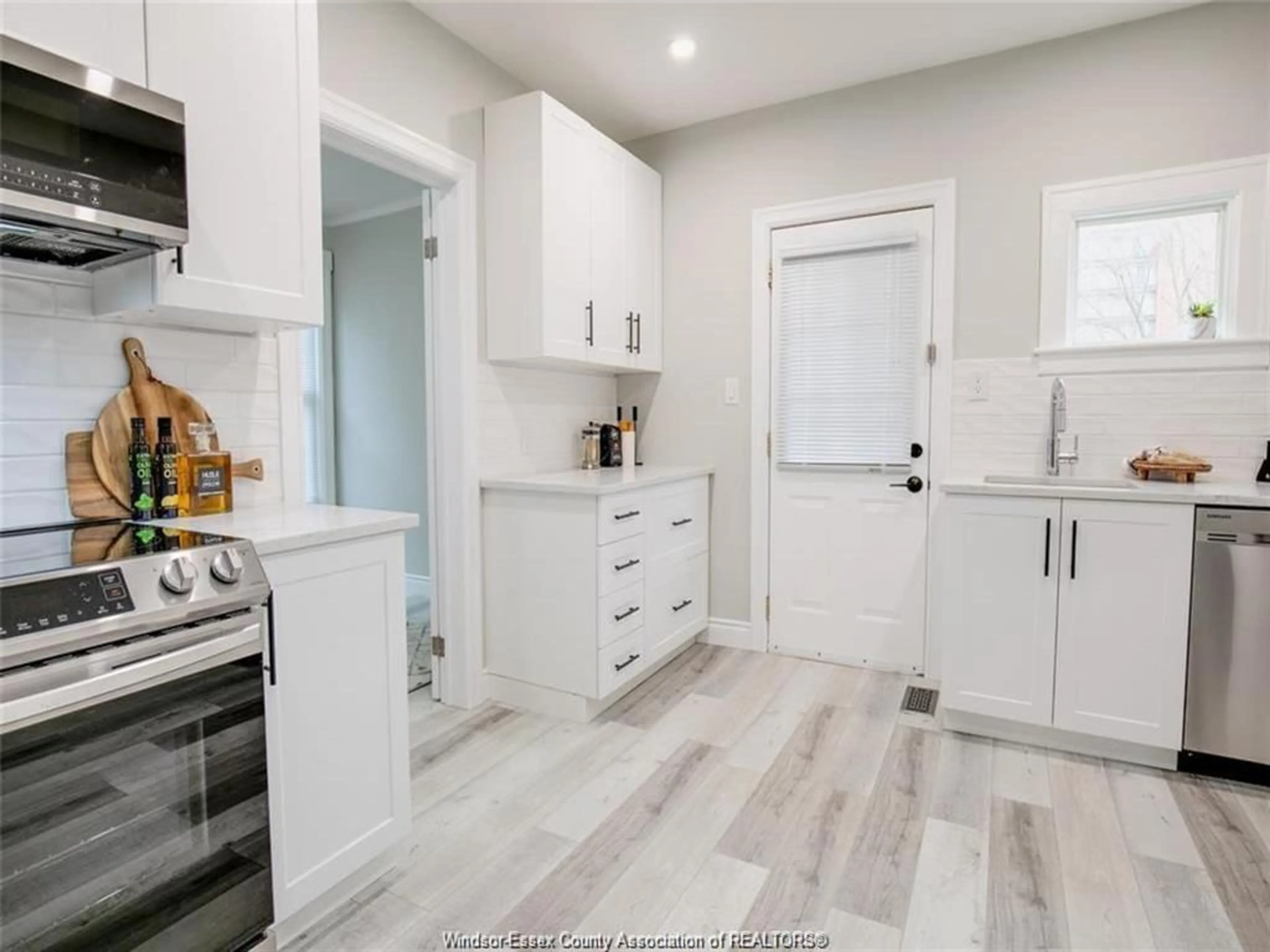 Open concept kitchen, ceramic/tile floor for 3165 Peter St, Windsor Ontario N9B 2K5