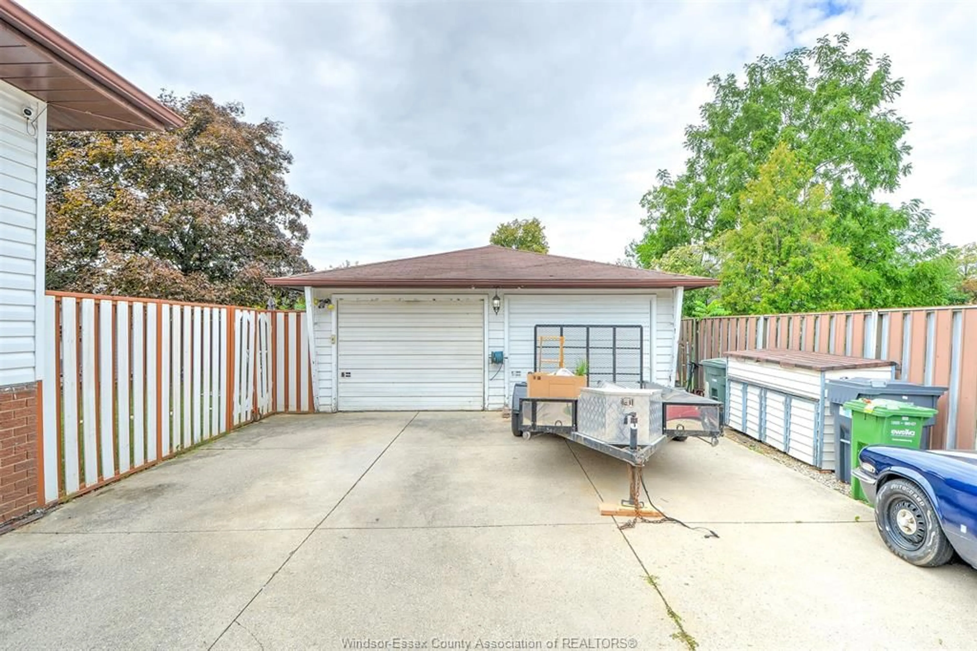 Unknown for 9715 OSBORN, Windsor Ontario N8R 1G2