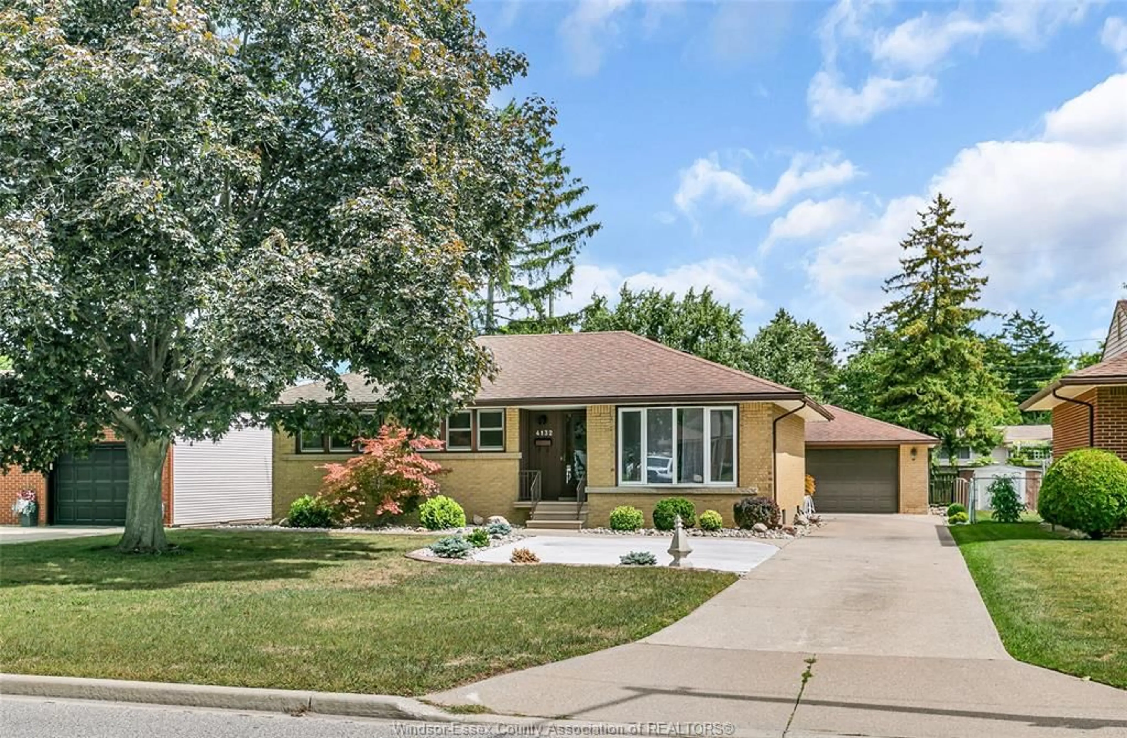 Home with brick exterior material, street for 4132 MOUNT ROYAL, Windsor Ontario N9G 2C2