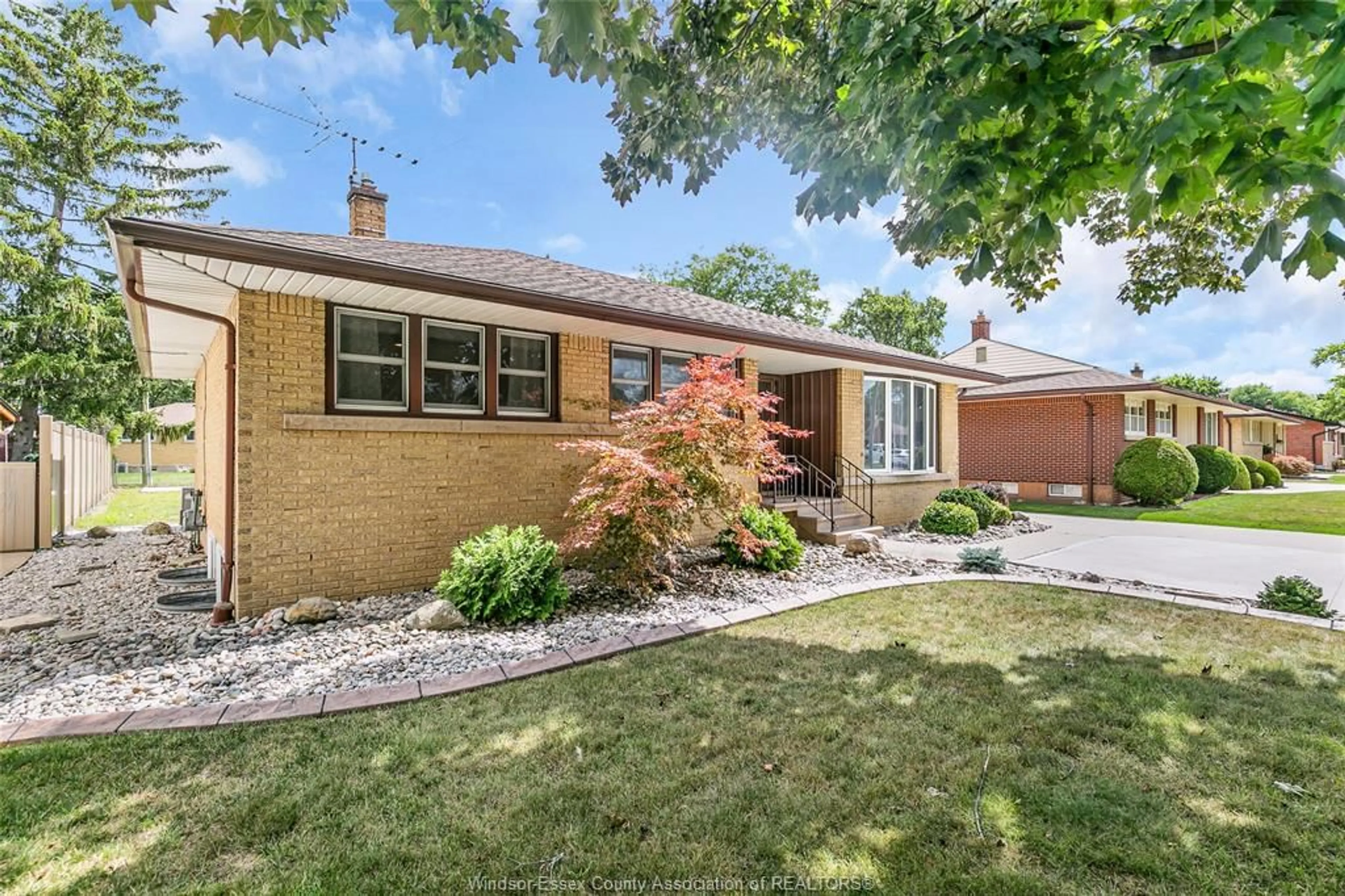 Home with brick exterior material, street for 4132 MOUNT ROYAL, Windsor Ontario N9G 2C2