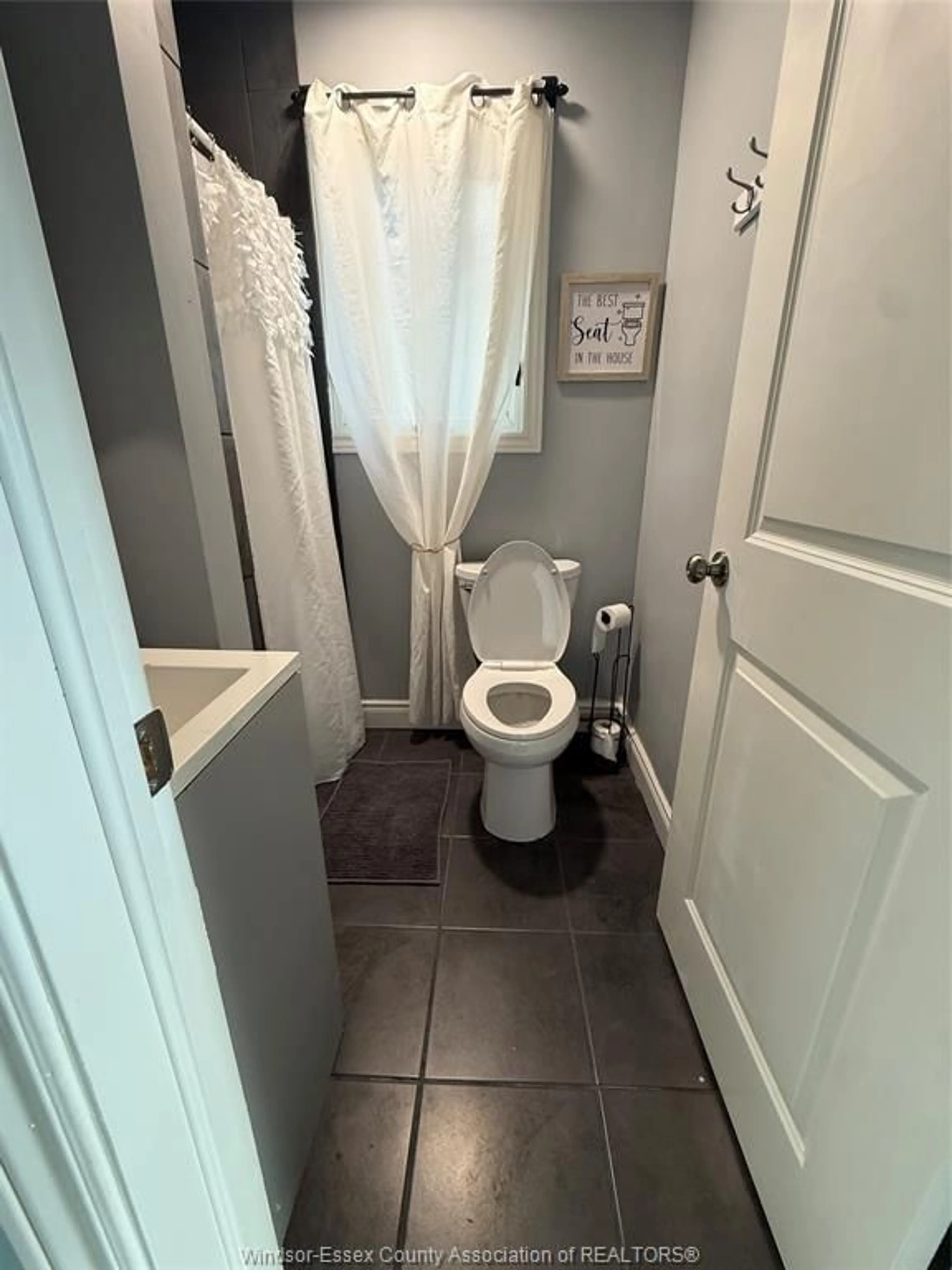 Standard bathroom, floor is not visible for 64 COUNTY RD 50, Colchester South Ontario N0R 1G0